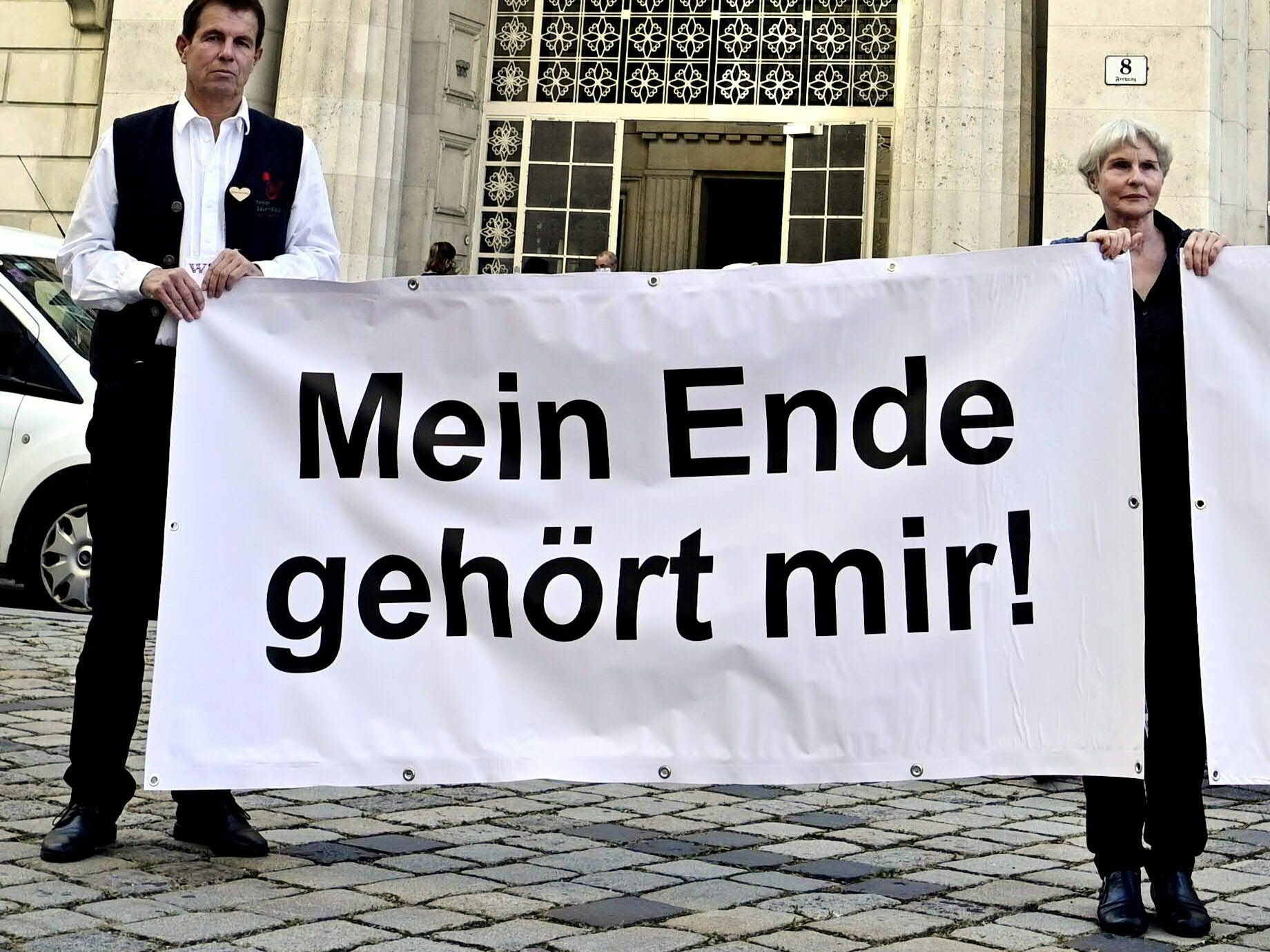 Recht auf freie Selbstbestimmung umfasst auch Recht auf menschenwürdiges Sterben.