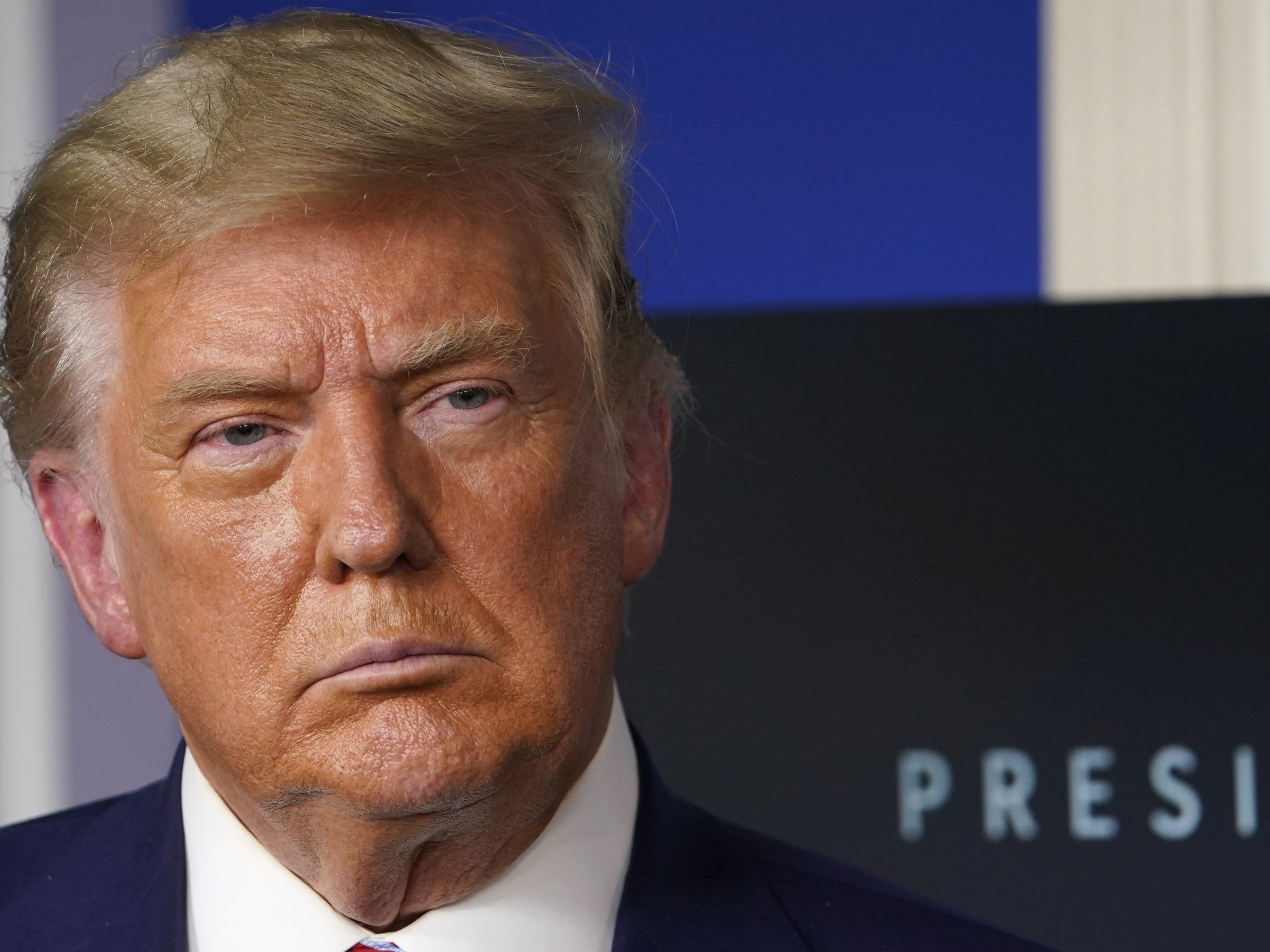 Trump gibt Corona-Hilfspaket nach tagelanger Blockade frei. Trump gibt Corona-Hilfspaket nach tagelanger Blockade frei.