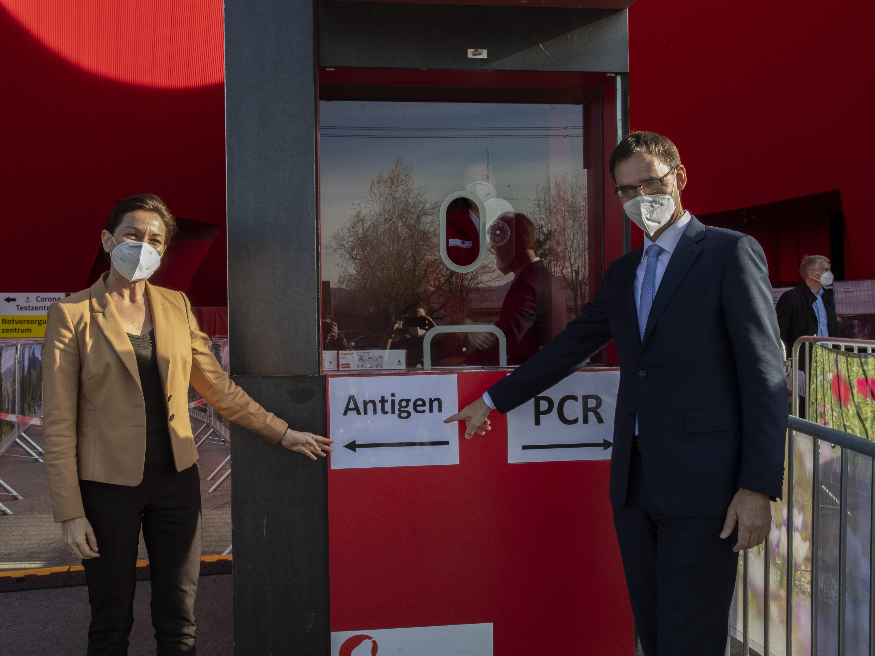 Über 105.000 Vorarlberger nahmen sich am Wochenende Zeit für den Antigen-Test. Über 105.000 Vorarlberger nahmen sich am Wochenende Zeit für den Antigen-Test.