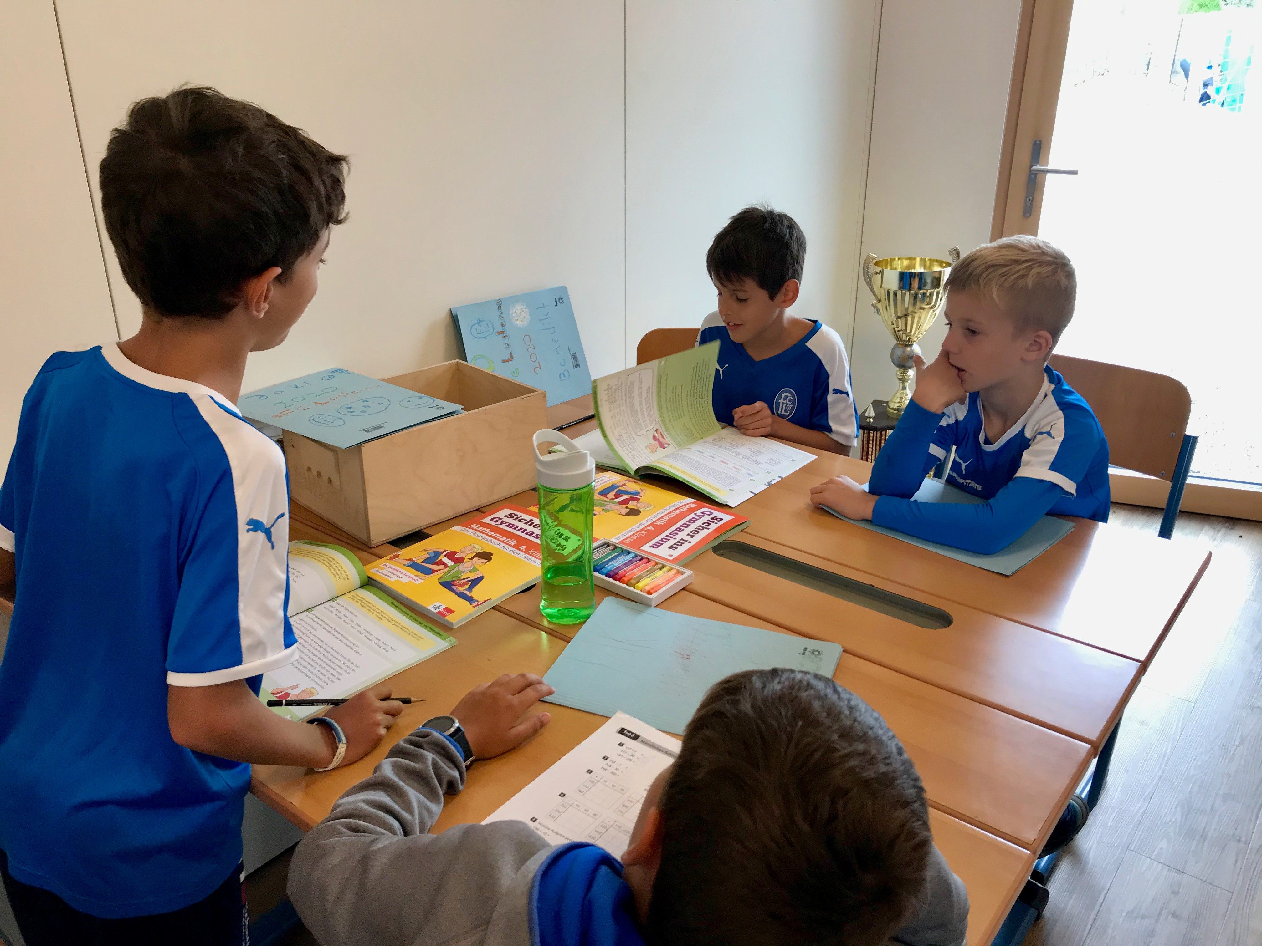 In Kleingruppen und bestens betreut, können die Kinder in Ruhe lernen und ihre Aufgaben erledigen. In Kleingruppen und bestens betreut, können die Kinder in Ruhe lernen und ihre Aufgaben erledigen.