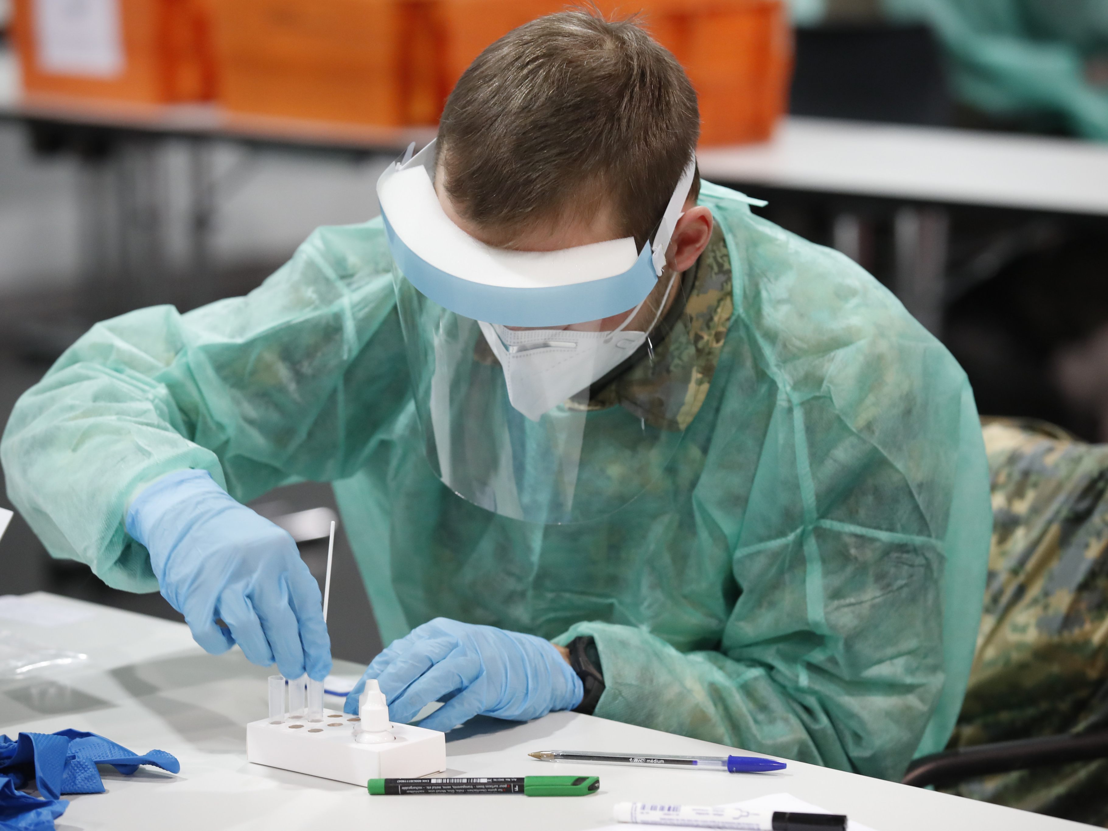 Erneut über 2.000 Neuinfektionen in Österreich.