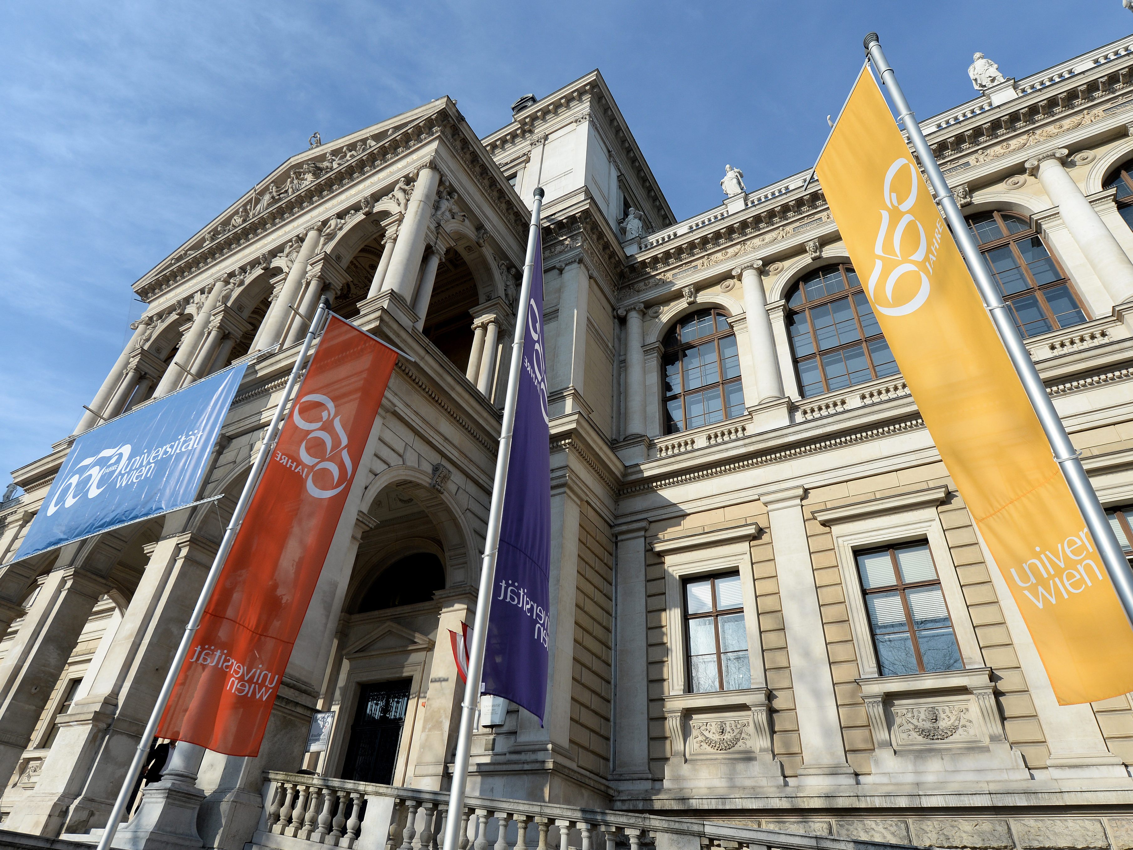 Unis werden vorerst nicht zum Normalbetrieb zurückkehren.