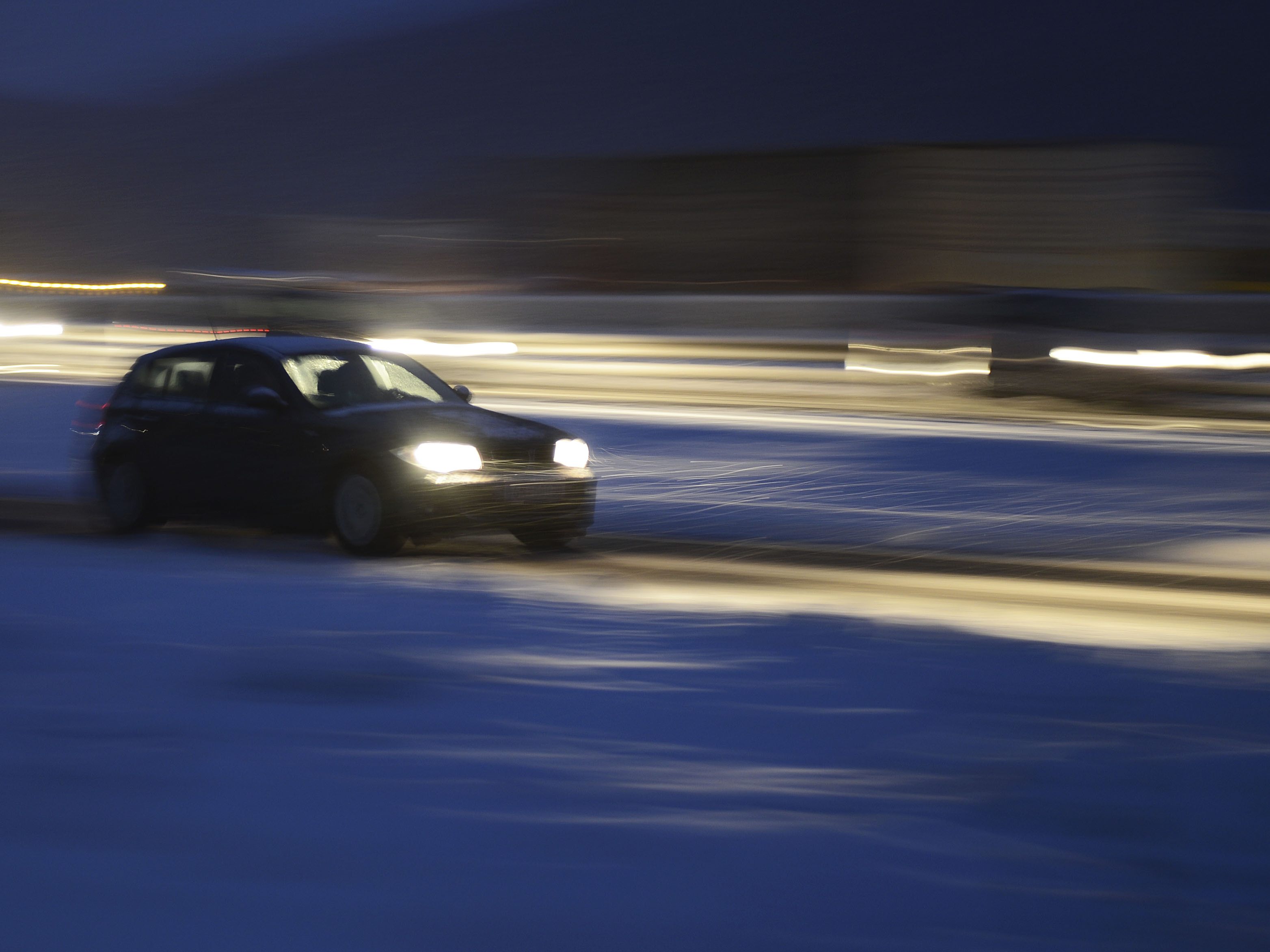 In der Nacht kam es zu Sperren der Autobahnen A1 und A21.