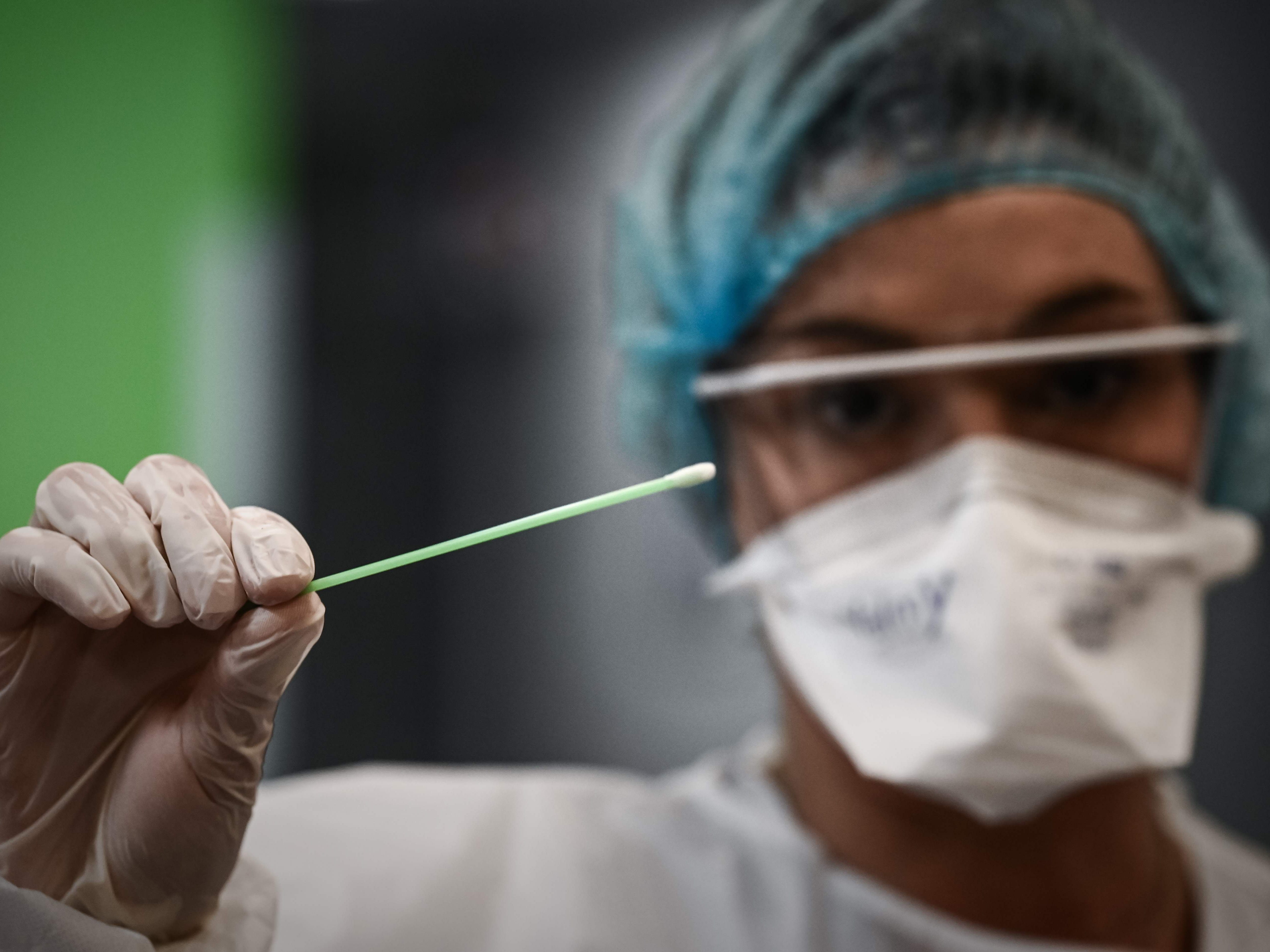 In Österreich wurden am Sonntag 1.202 Neuinfektionen mit dem Coronavirus gemeldet. In Österreich wurden am Sonntag 1.202 Neuinfektionen mit dem Coronavirus gemeldet.