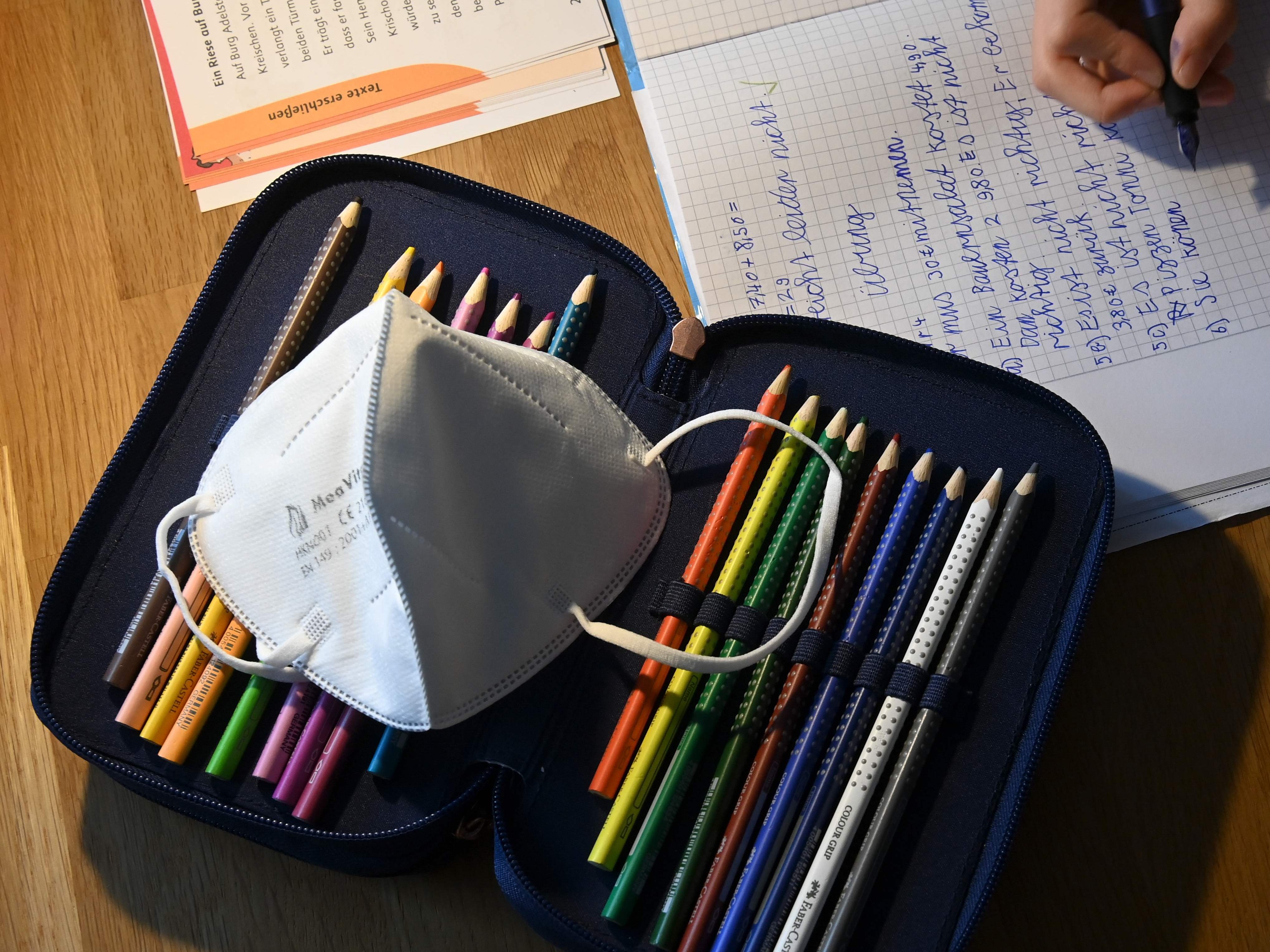 Könnten Oberstufenschüler bald zum Tragen einer FFP2-Maske verpflichtet werden?