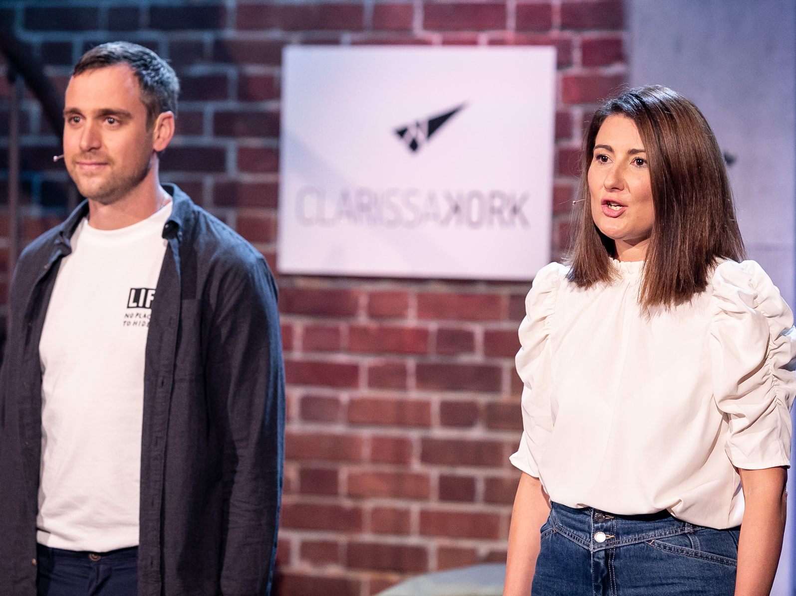 Das junge Bregenzerwälder Label CLARISSAKORK hat es mit seinen unkonventionellen Korkteppichen in die erfolgreiche PULS 4 Start-up Show „2 Minuten 2 Millionen“ geschafft. Das junge Bregenzerwälder Label CLARISSAKORK hat es mit seinen unkonventionellen Korkteppichen in die erfolgreiche PULS 4 Start-up Show „2 Minuten 2 Millionen“ geschafft.