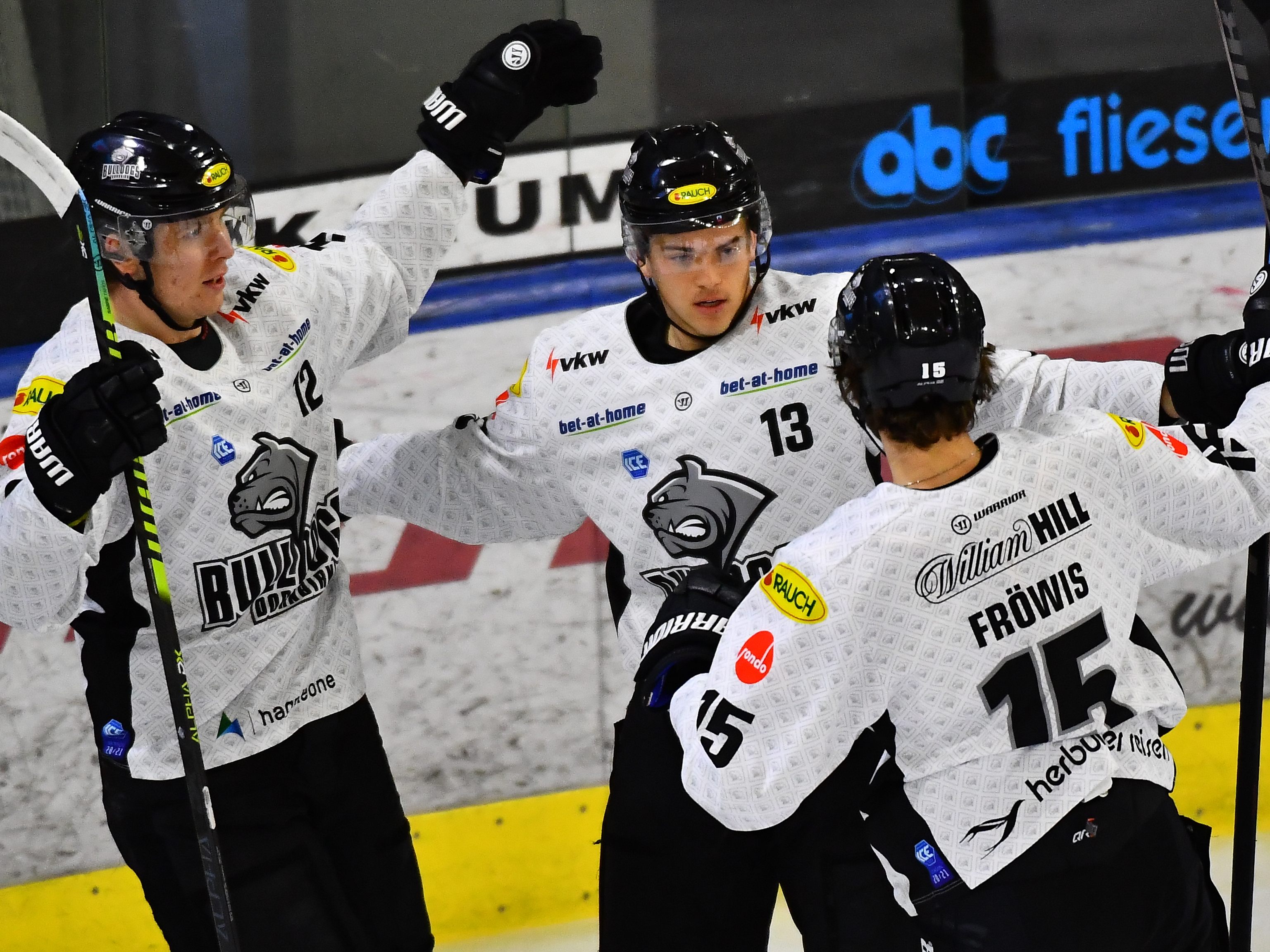 Ein gewohntes Bild in dieser Saison - jubelnde Bulldogs-Spieler. Ein gewohntes Bild in dieser Saison - jubelnde Bulldogs-Spieler.