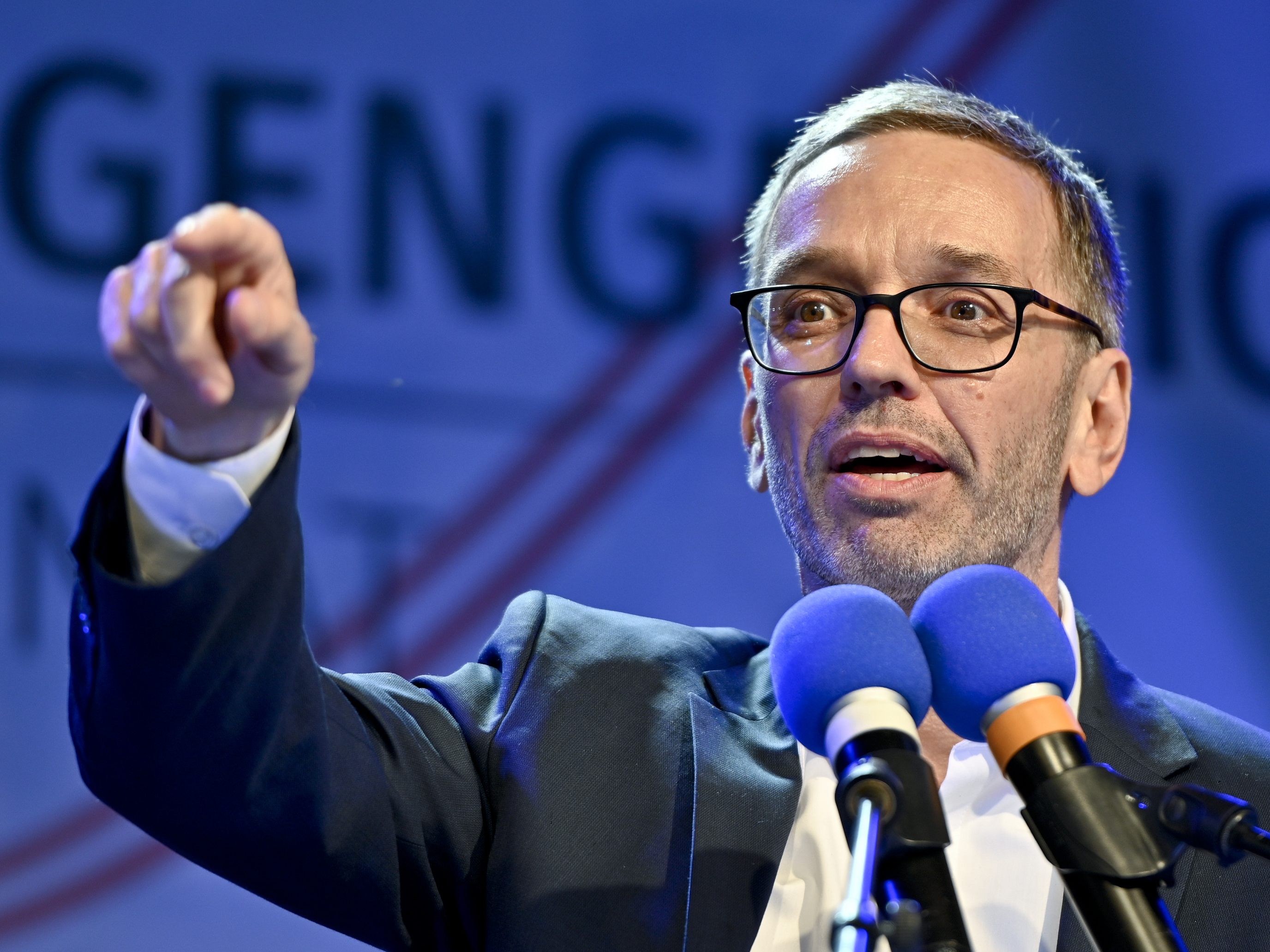 Eine "defitge Niederlage gegen die Bürger" attestiert FPÖ-Klubobmann Herbert Kickl der Bundesregierung.