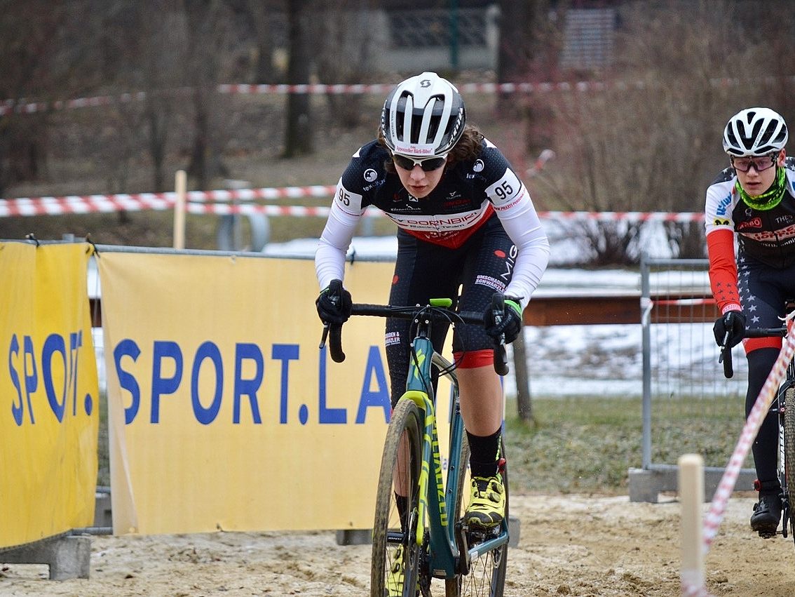 Nora Fischer startete gleich mit einem Meistertitel in die neue Radsaison.