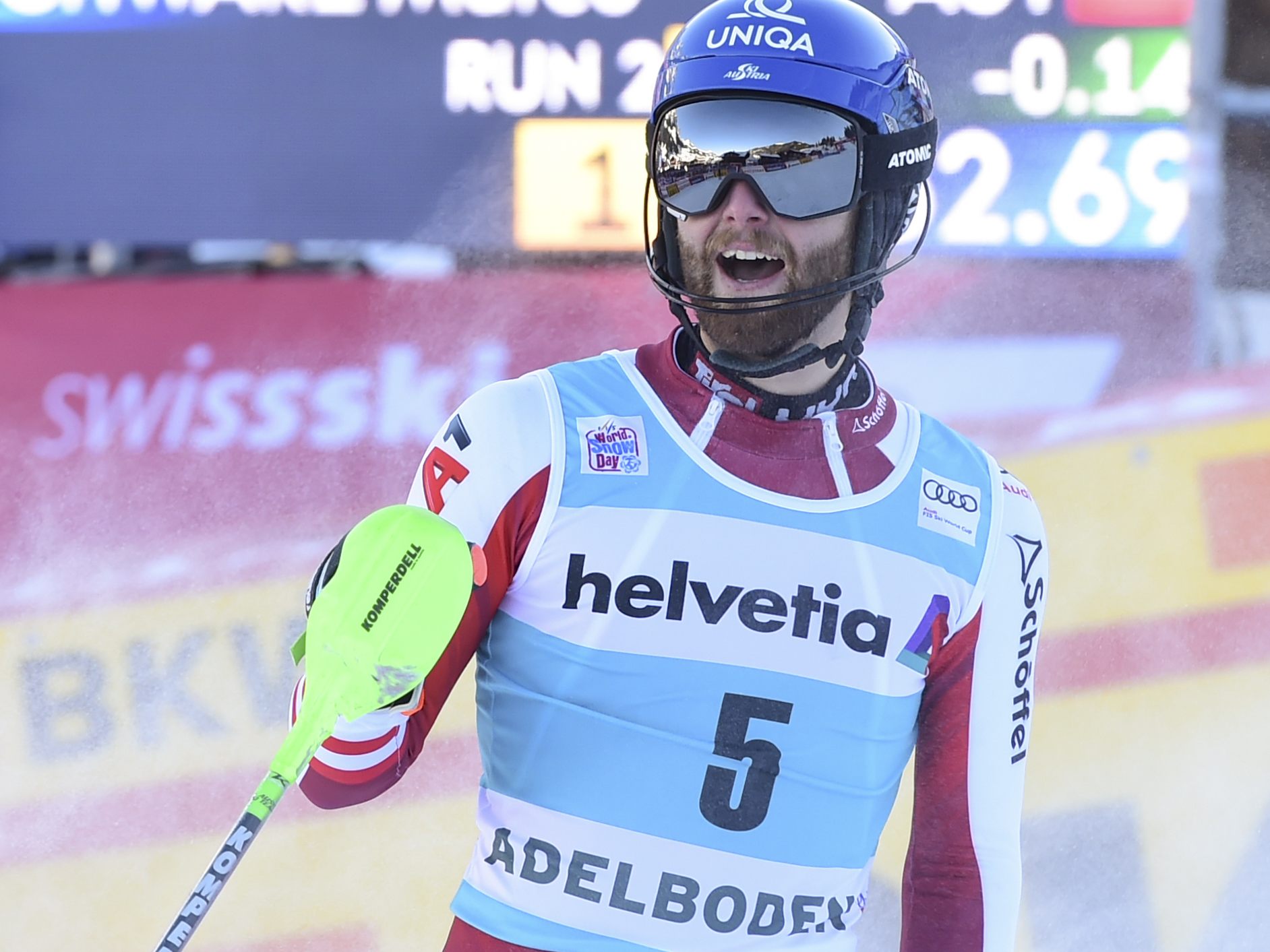 Marco Schwarz kann seinen ersten Weltcupsieg im Slalom feiern.