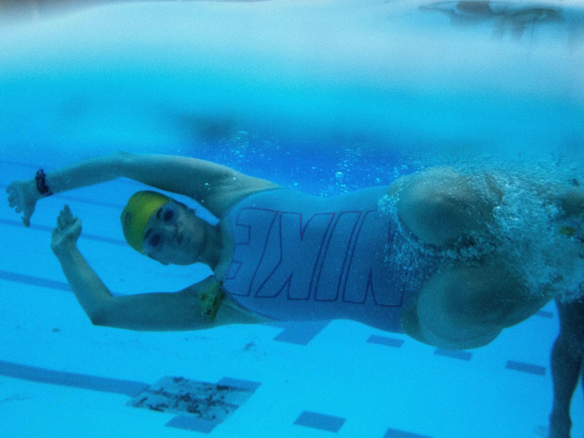 Körperbeherrschung und Beweglichkeit sind beim Synchronschwimmen besonders wichtig.
