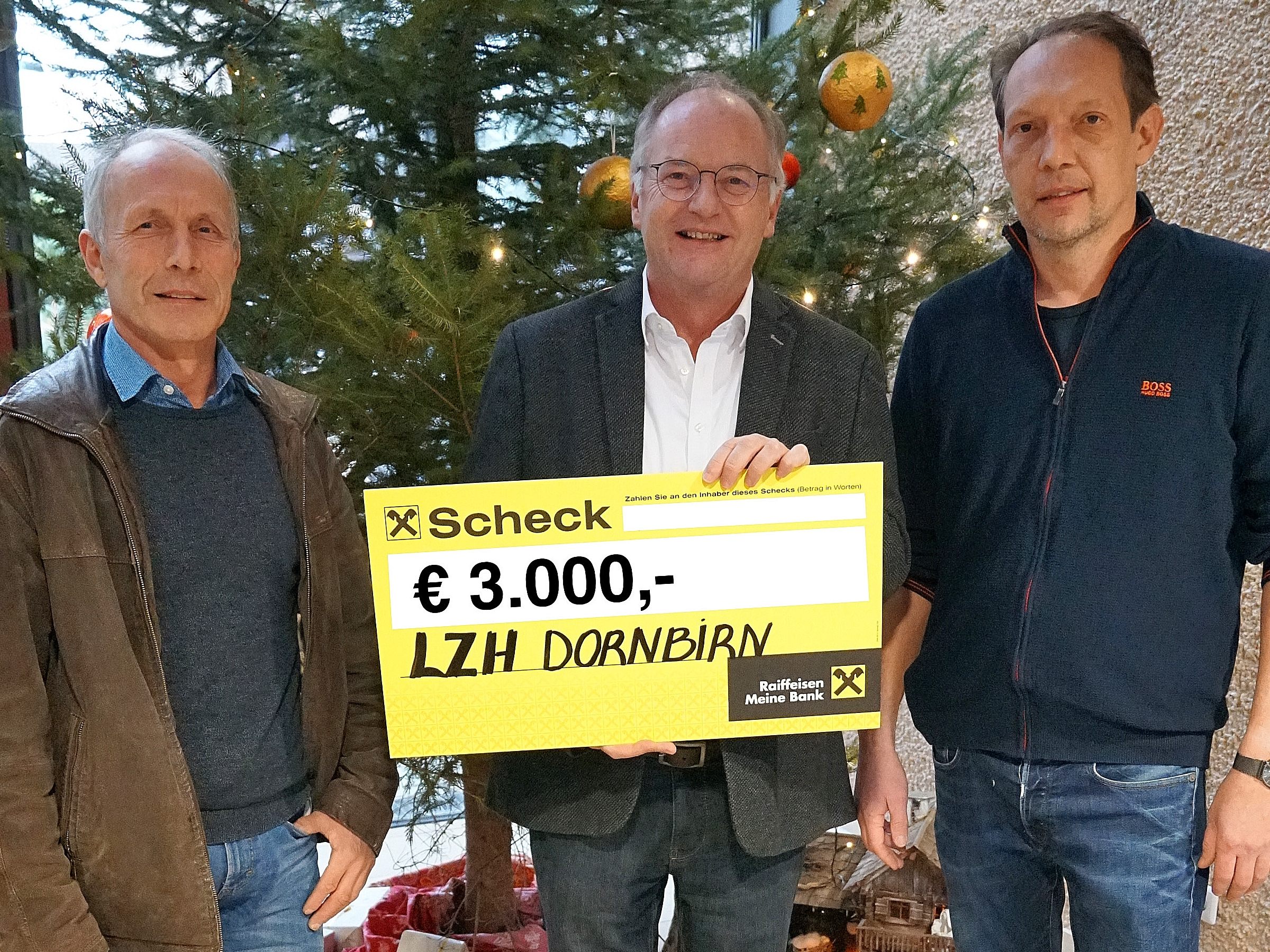 Direktor Mathis bedankte sich wieder bei den großzügigen Spendern von Winsauer Bau für die wichtige Unterstützung (Foto vom vergangenen Jahr).