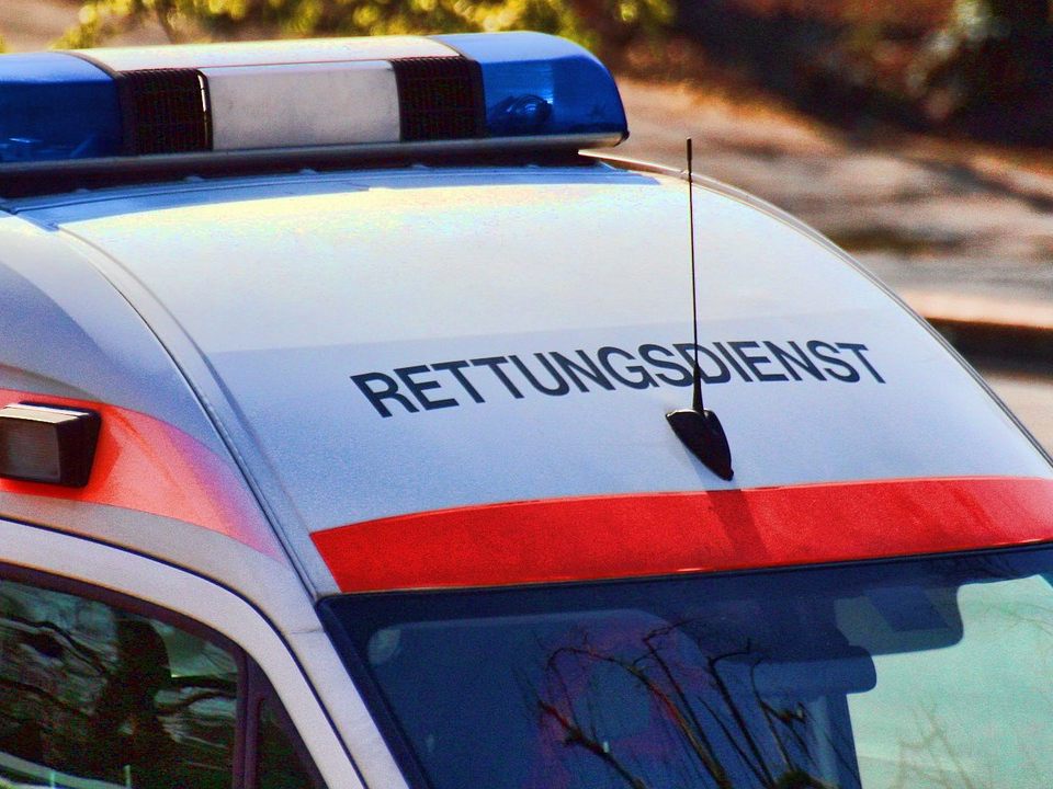 Zwei Personen wurden mit leichten Verletzungen ins Spital gebracht.