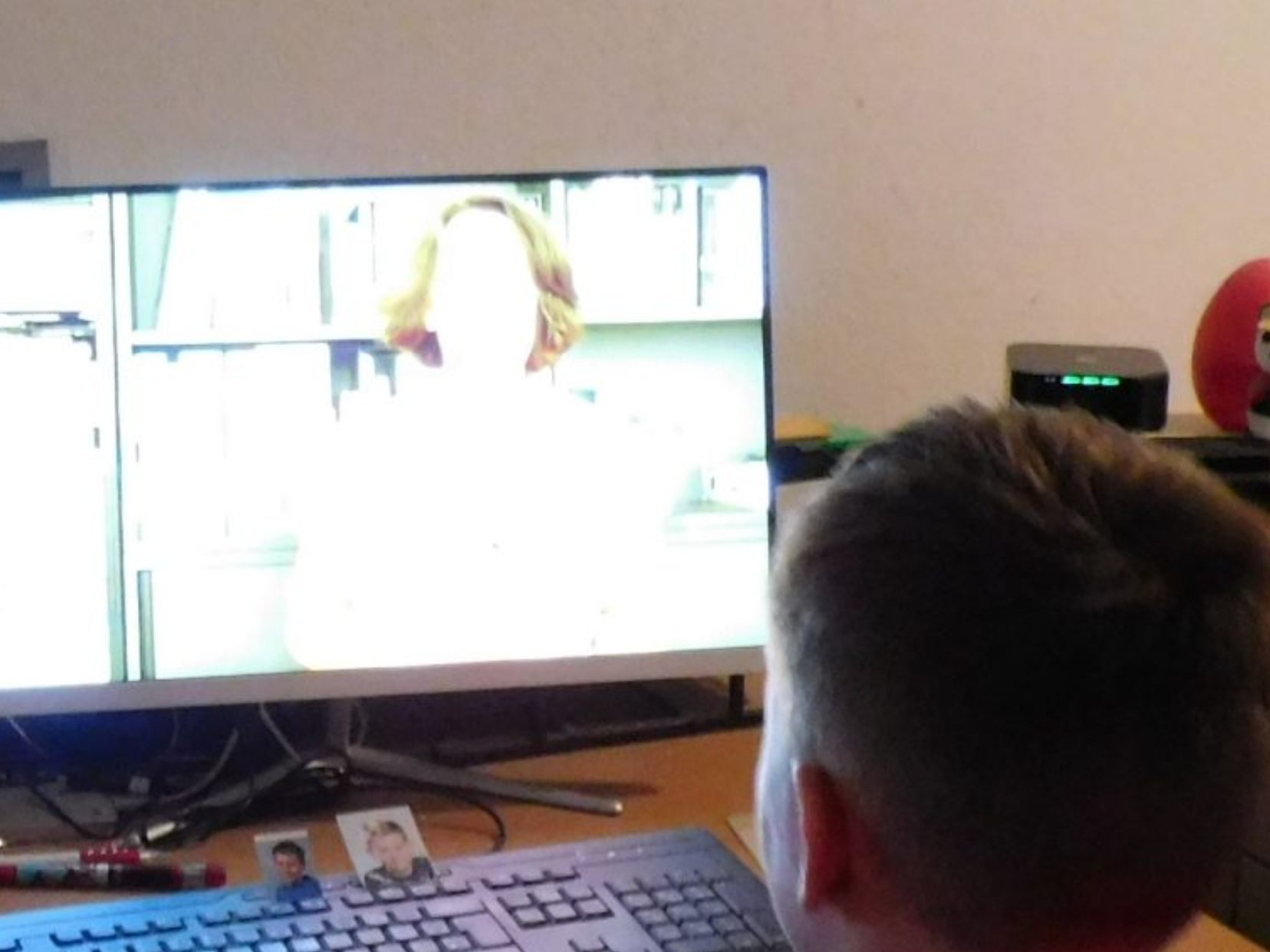 Die Vorlesungen der Kinderuni können von den Nachwuchsstudenten von zuhause angeschaut werden Die Vorlesungen der Kinderuni können von den Nachwuchsstudenten von zuhause angeschaut werden