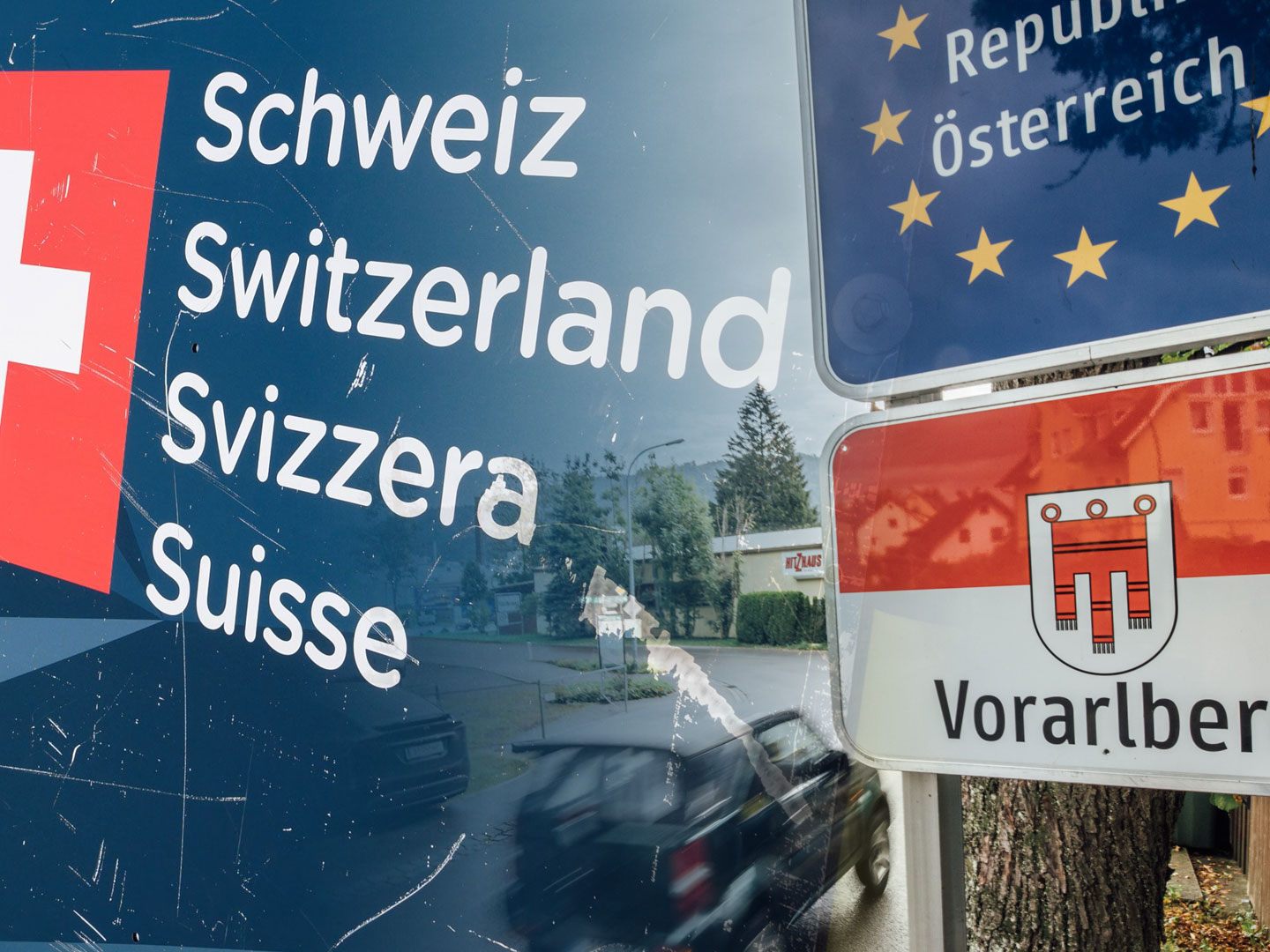 In der Schweiz, Liechtenstein und Deutschland werden Corona-Maßnahmen verlängert und verschärft.