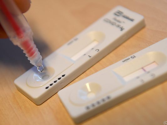 Schnelltests nach Lockerungen gefragt Schnelltests nach Lockerungen gefragt