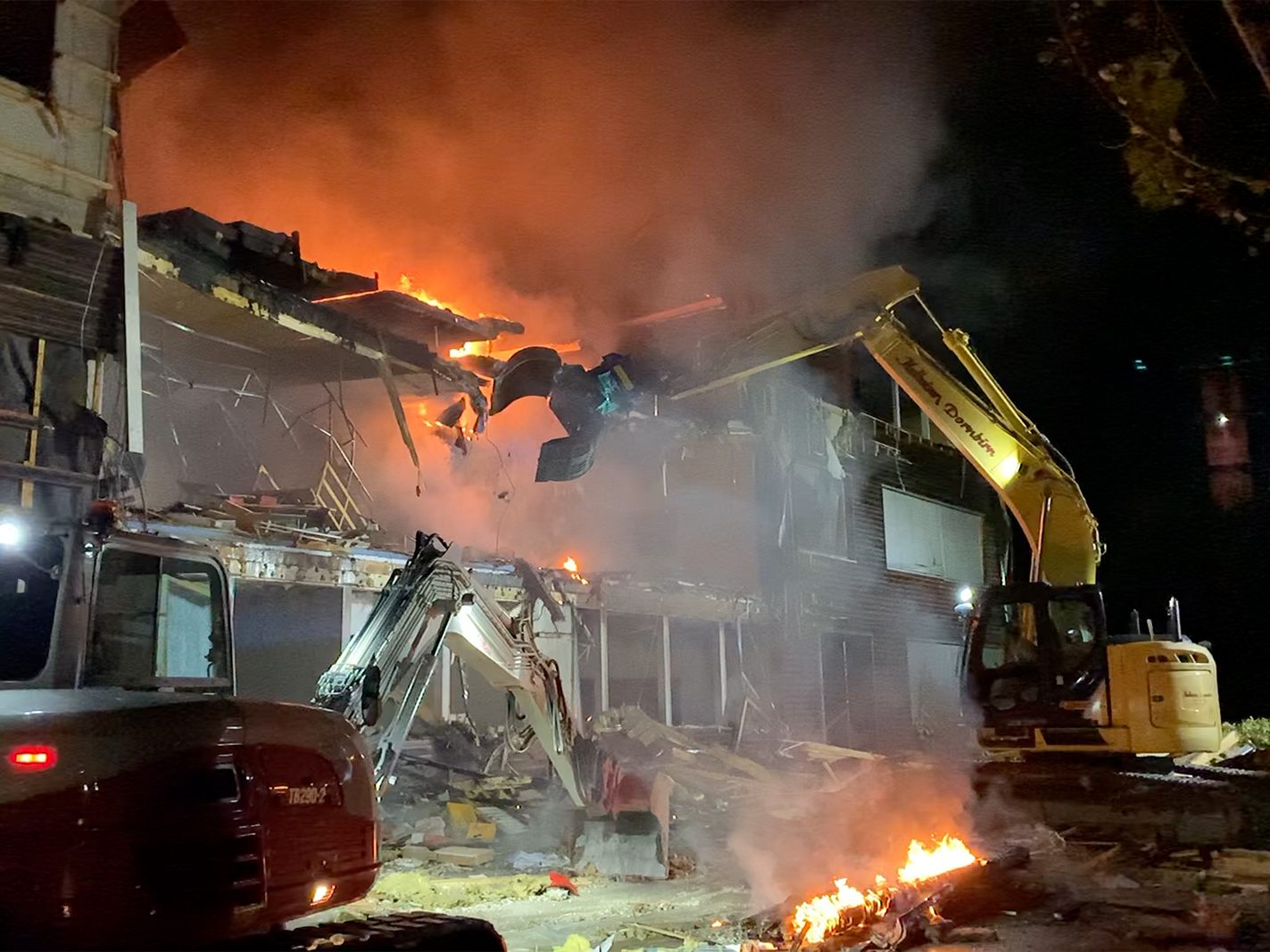 Großeinsatz bei der Explosion der Ausweichschule Fischbach. Großeinsatz bei der Explosion der Ausweichschule Fischbach.