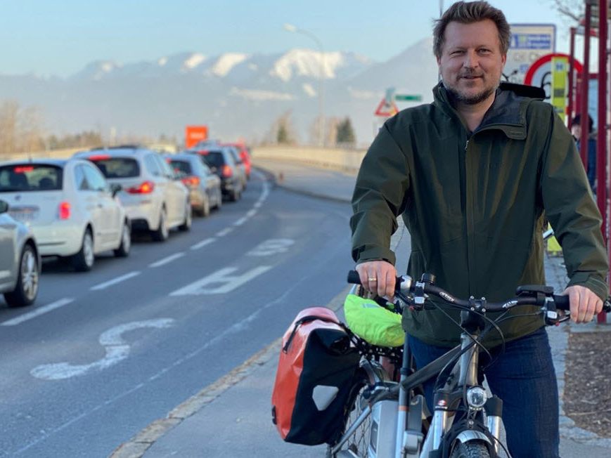 Bernd Brunner beim Brugger Loch (Grüne Höchst) vor der Rheinbrücke in Fahrtrichtung Lustenau Bernd Brunner beim Brugger Loch (Grüne Höchst) vor der Rheinbrücke in Fahrtrichtung Lustenau