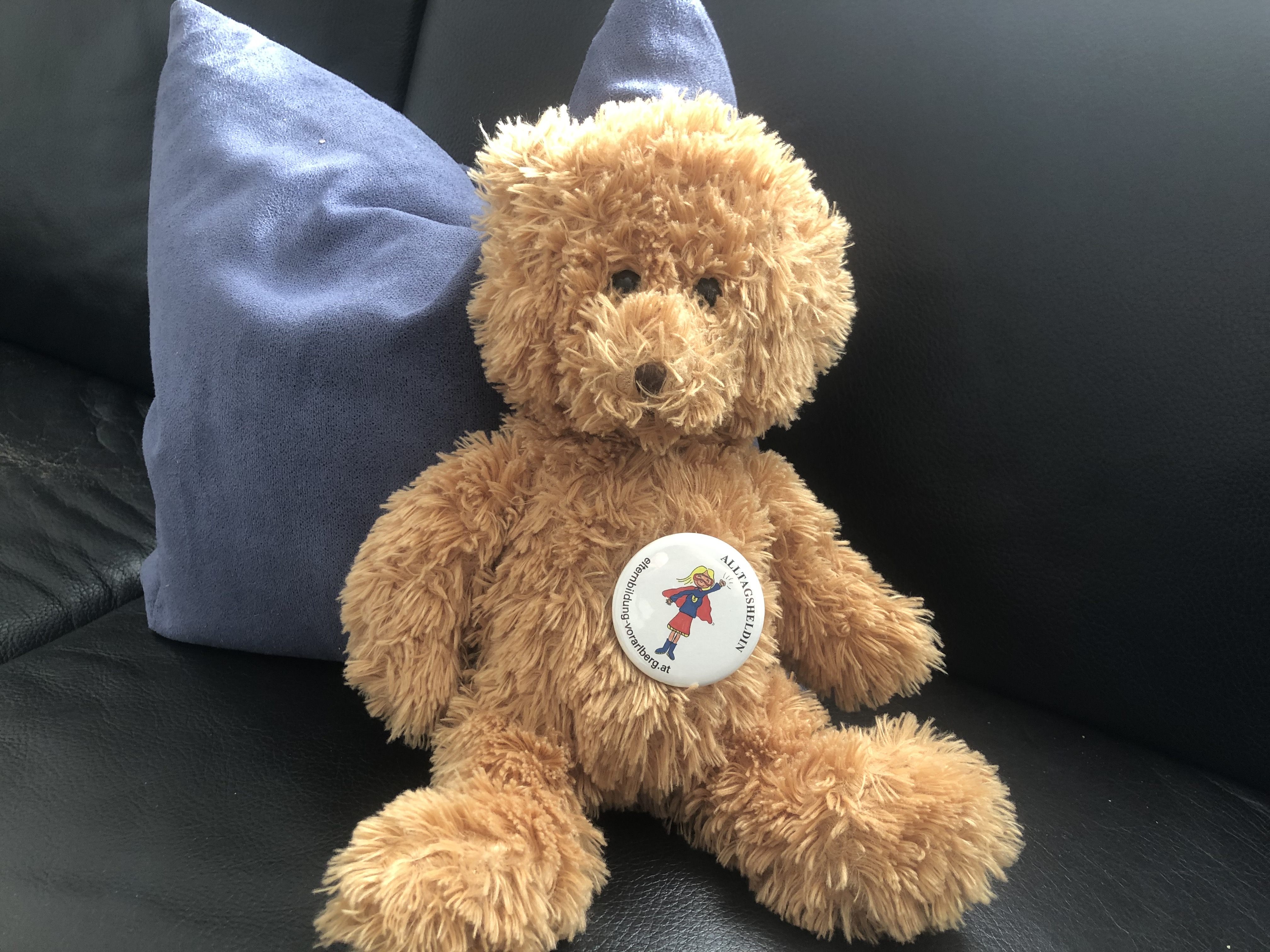 Der Purzelbär kommt derzeit zu den Kindern und Eltern per Zoom nach Hause. Der Purzelbär kommt derzeit zu den Kindern und Eltern per Zoom nach Hause.
