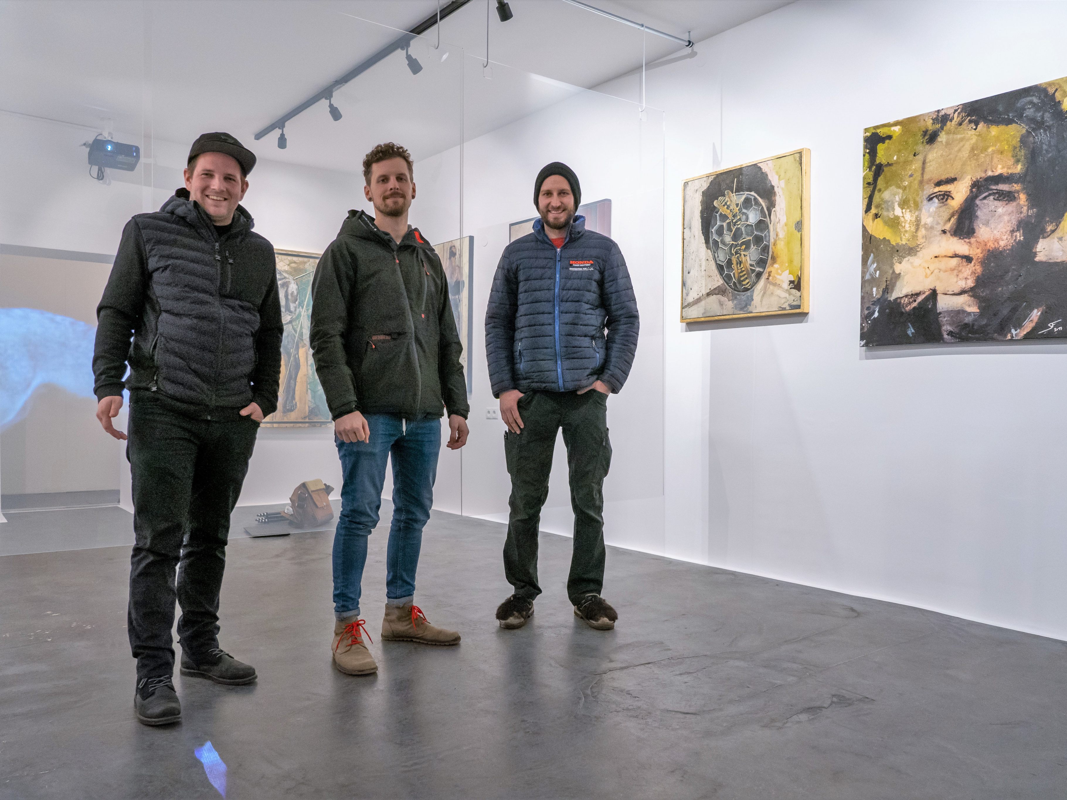 Das Künstlertrio Stefan Finzgar, Christian Hirschmann und Clemens Walser in der Galerie am Schlossgraben. Das Künstlertrio Stefan Finzgar, Christian Hirschmann und Clemens Walser in der Galerie am Schlossgraben.