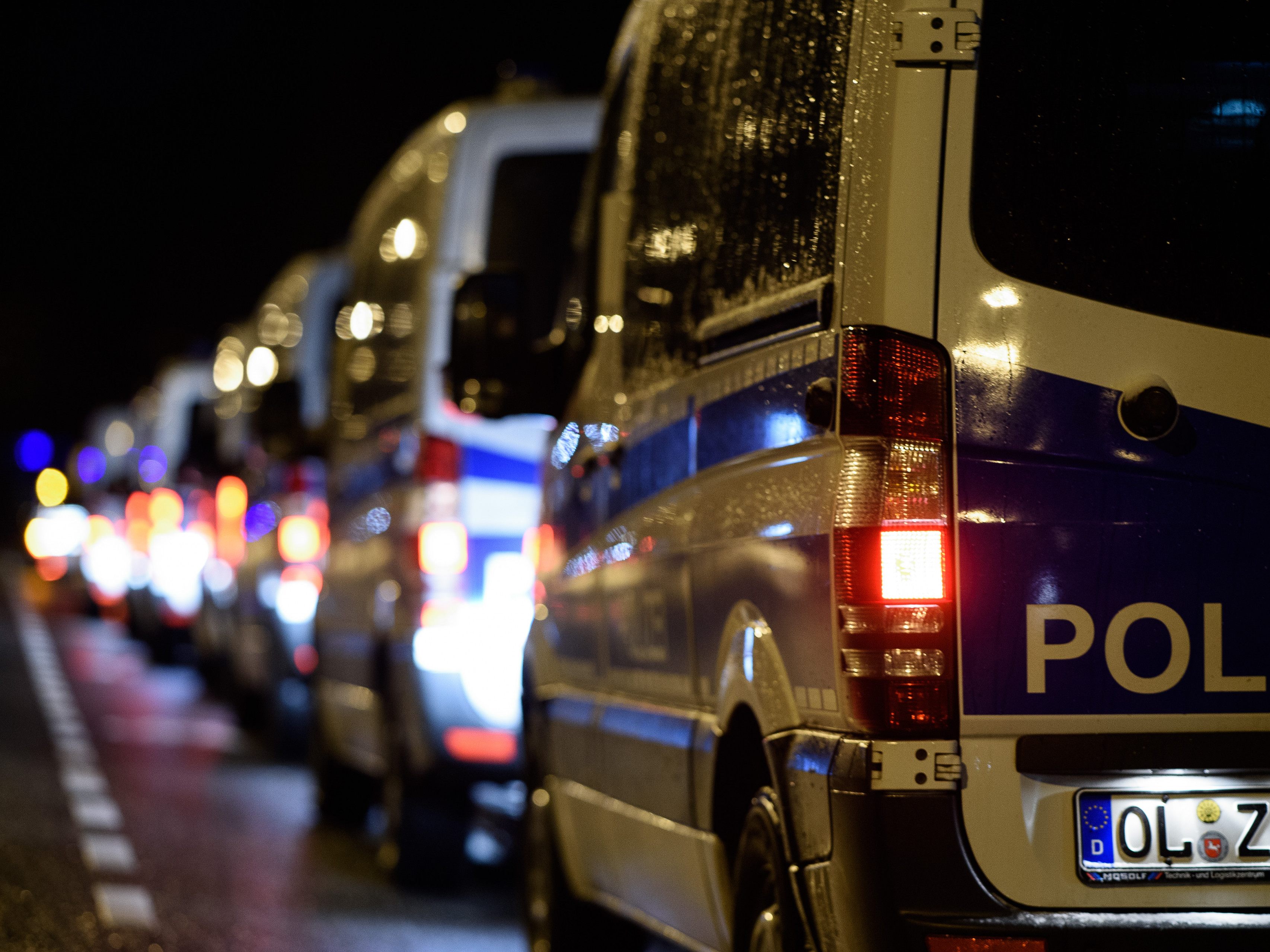 Eine 15-Jährige soll für den Tod einer Frau am Bahnhof von Ravensburg am Bodensee verantwortlich sein.