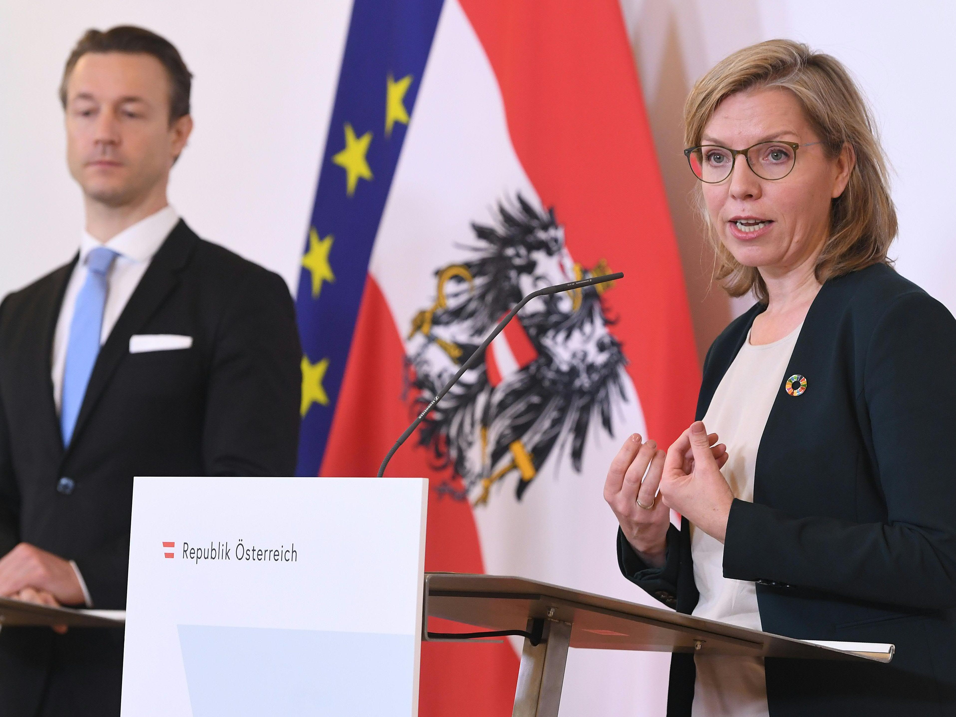 Blümel, Gewessler, Kocher und Schramböck informieren live ab 11 Uhr.