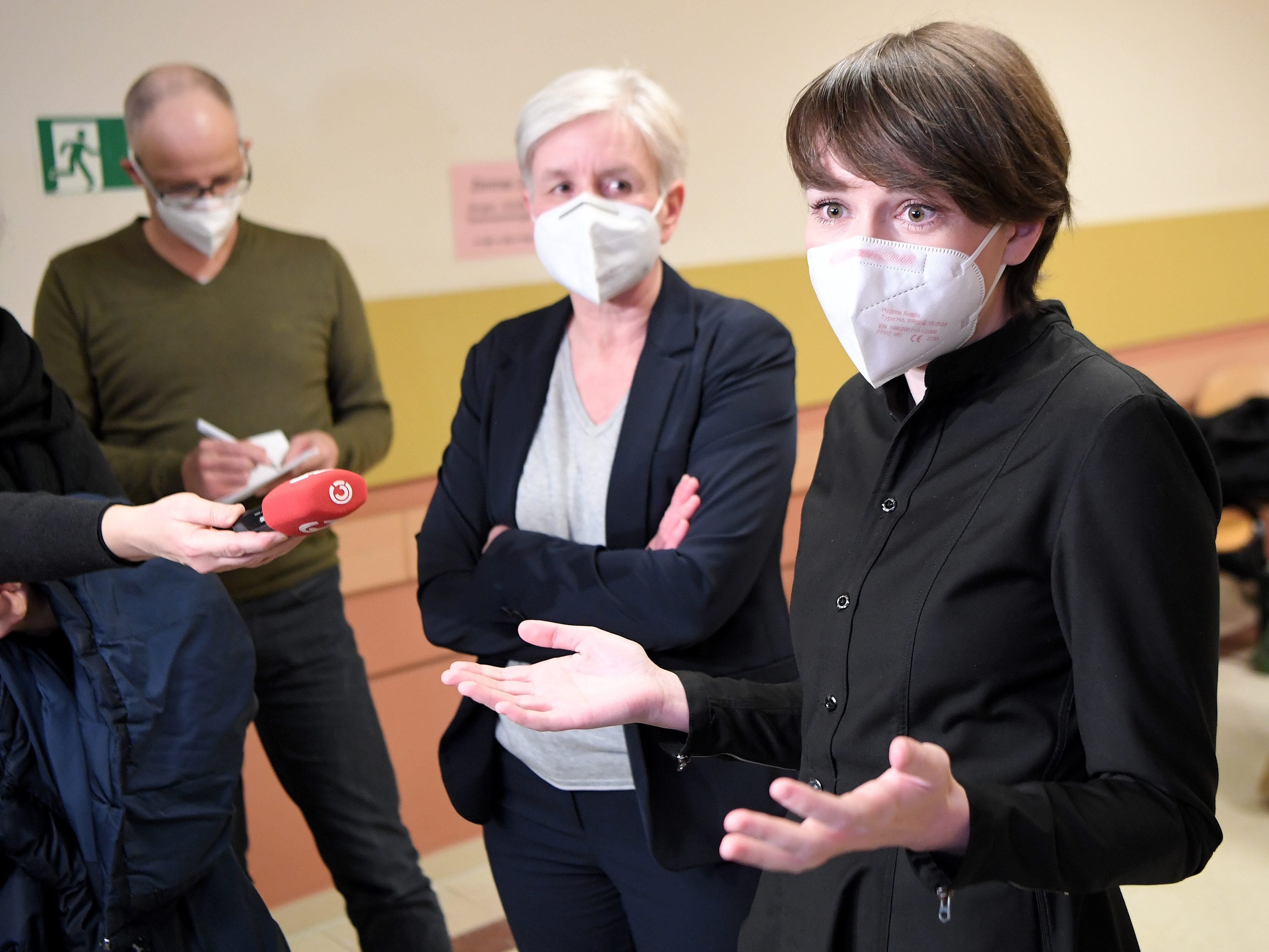 Die Angeklagte Sigi Maurer und ihre Anwältin Maria Windhager im Rahmen der Fortsetzung des Prozesses "Bierwirt gegen Sigrid Maurer". Die Angeklagte Sigi Maurer und ihre Anwältin Maria Windhager im Rahmen der Fortsetzung des Prozesses "Bierwirt gegen Sigrid Maurer".