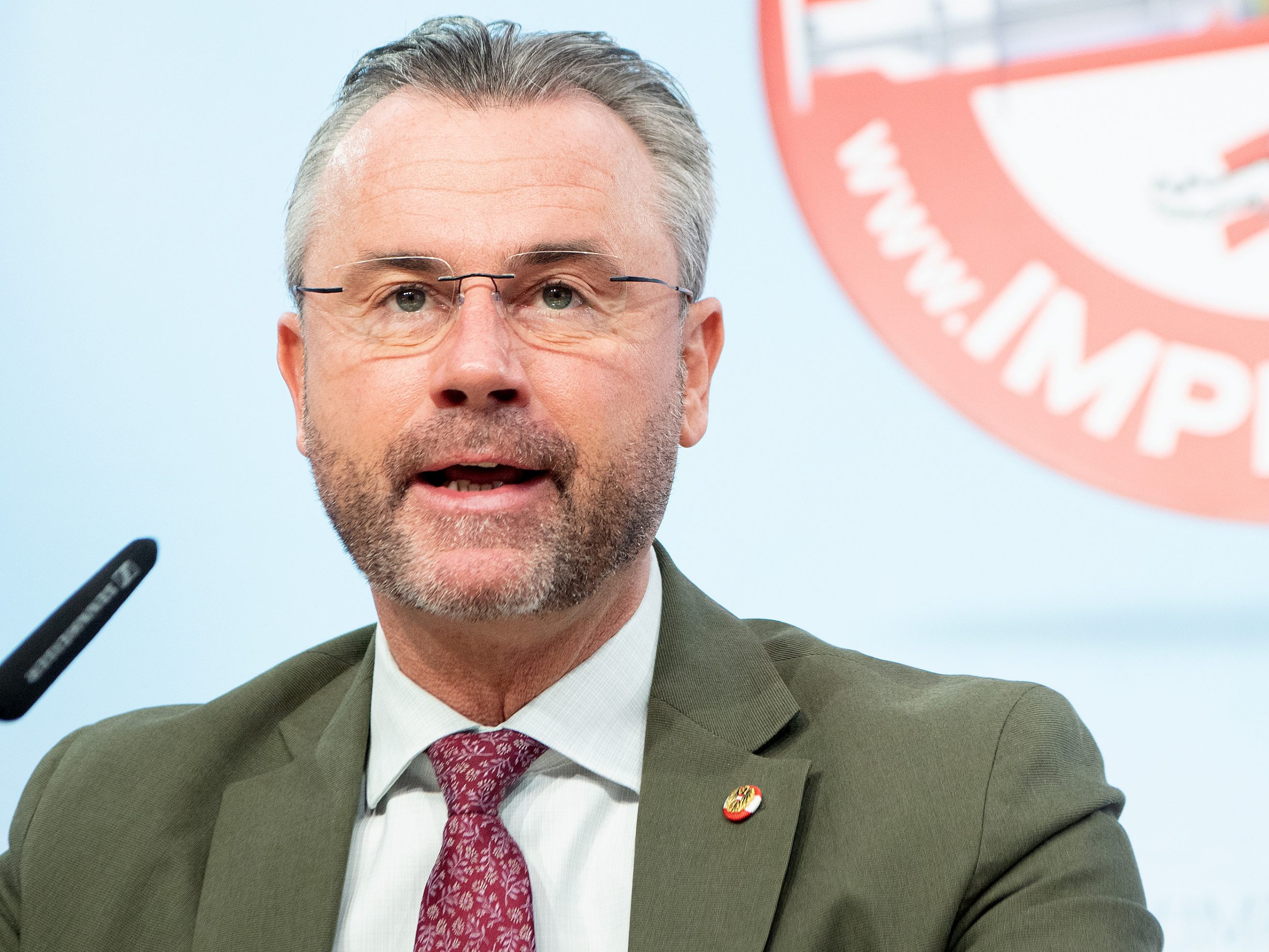 Norbert Hofer will die Bevölkerung zum Lockdown befragen.