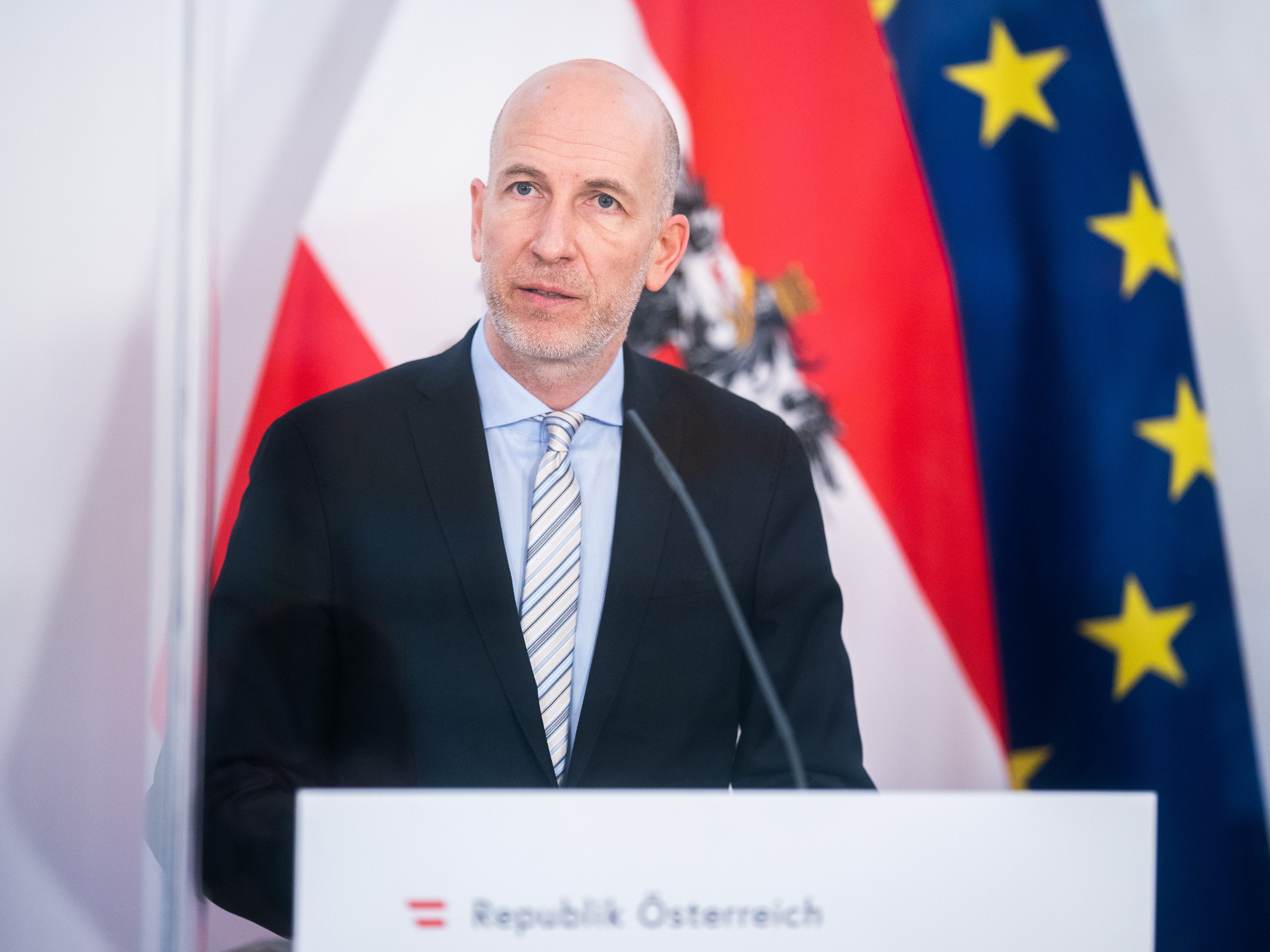 Arbeitsminister Kocher gibt heute eine Pressekonferenz zum Thema "Ausbildungen im Pflegebereich"
