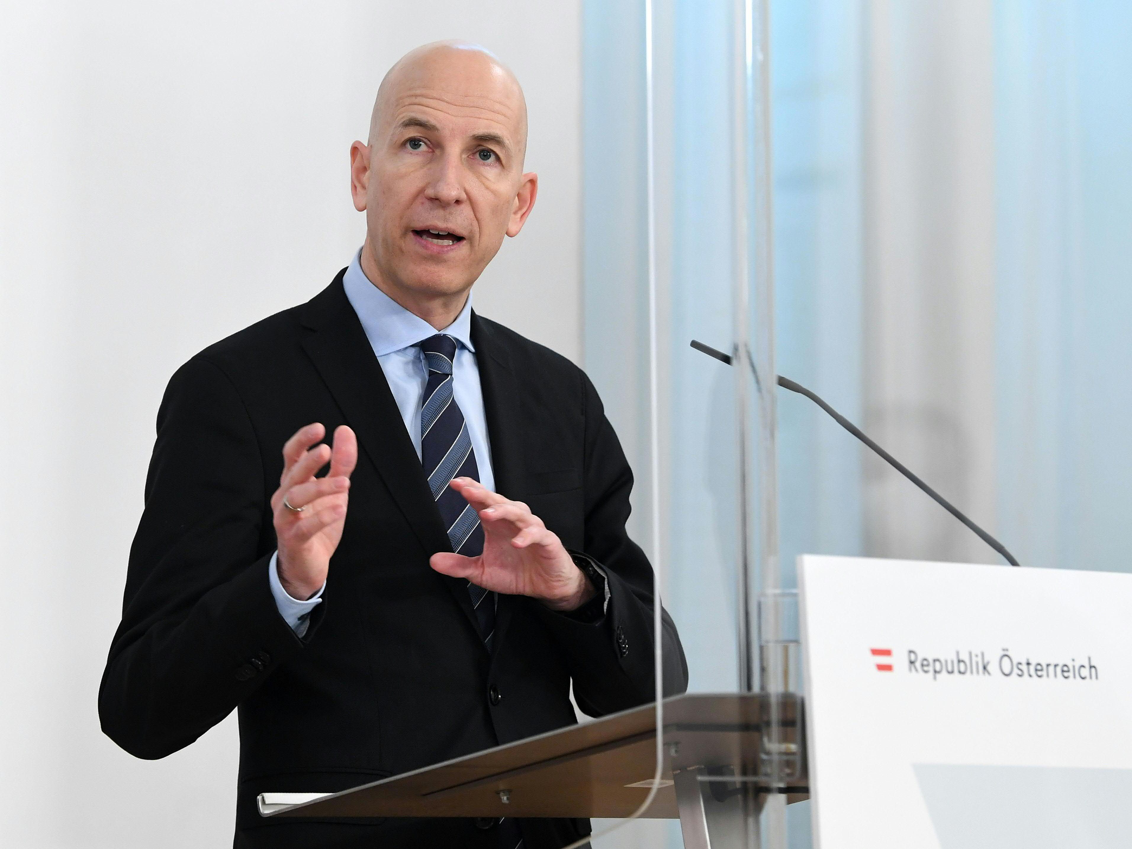 Kocher will beim Start aus der Krise von anderen Staaten in Europa lernen. Kocher will beim Start aus der Krise von anderen Staaten in Europa lernen.