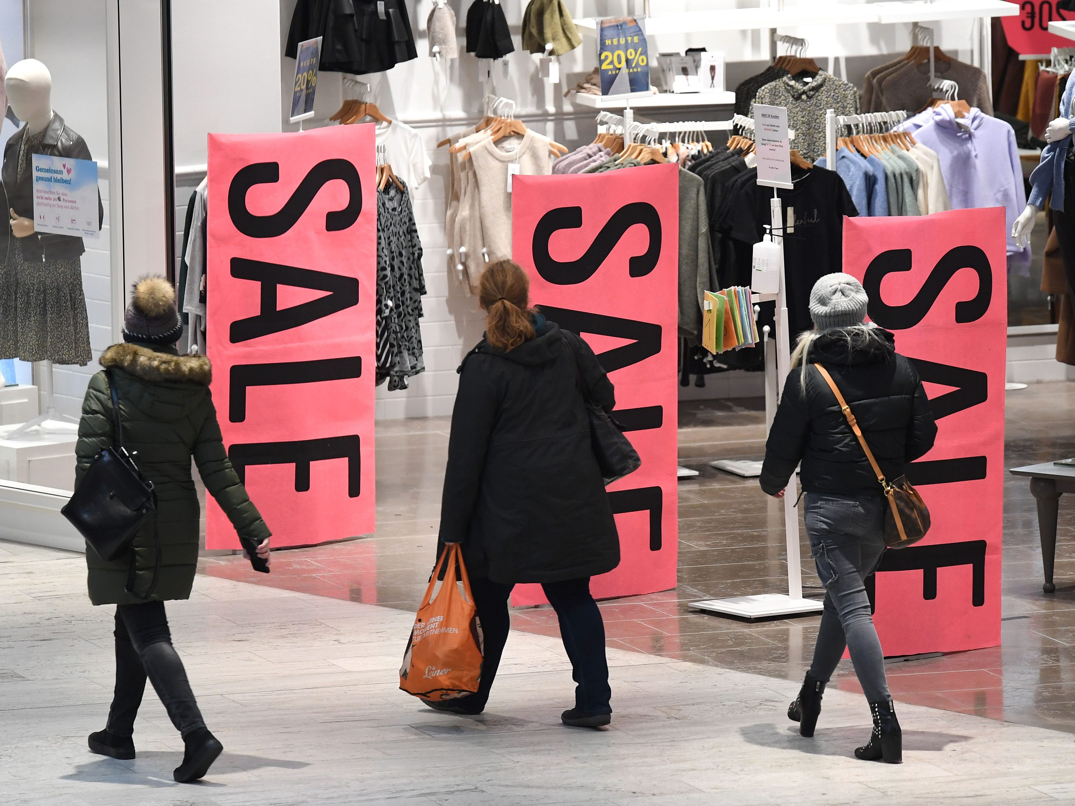 Kfz- und Großhandel sowie Mode-, Schuh- und Spielwarenhändler als Krisenverlierer. Kfz- und Großhandel sowie Mode-, Schuh- und Spielwarenhändler als Krisenverlierer.