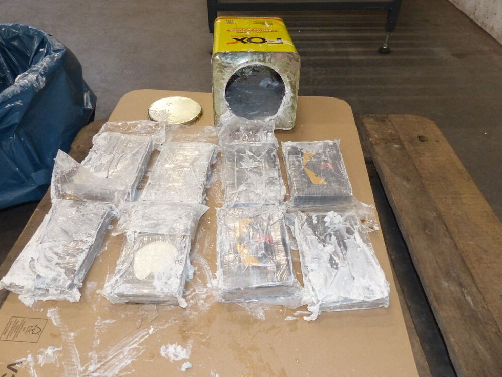 Mehr als 16 Tonnen Kokain haben Hamburger Zollfahnder in fünf Containern aus Paraguay entdeckt.