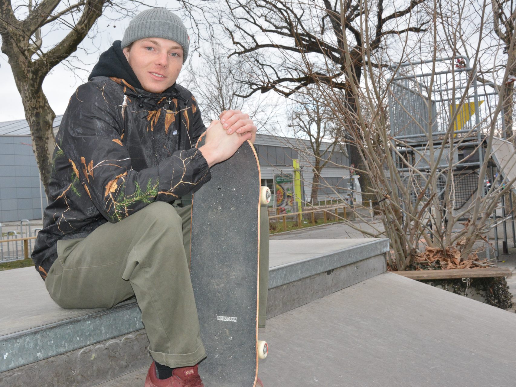 Aaron (23) würde sich sofort impfen lassen, um wieder ein Stück Normalität zu erlangen. Aaron (23) würde sich sofort impfen lassen, um wieder ein Stück Normalität zu erlangen.