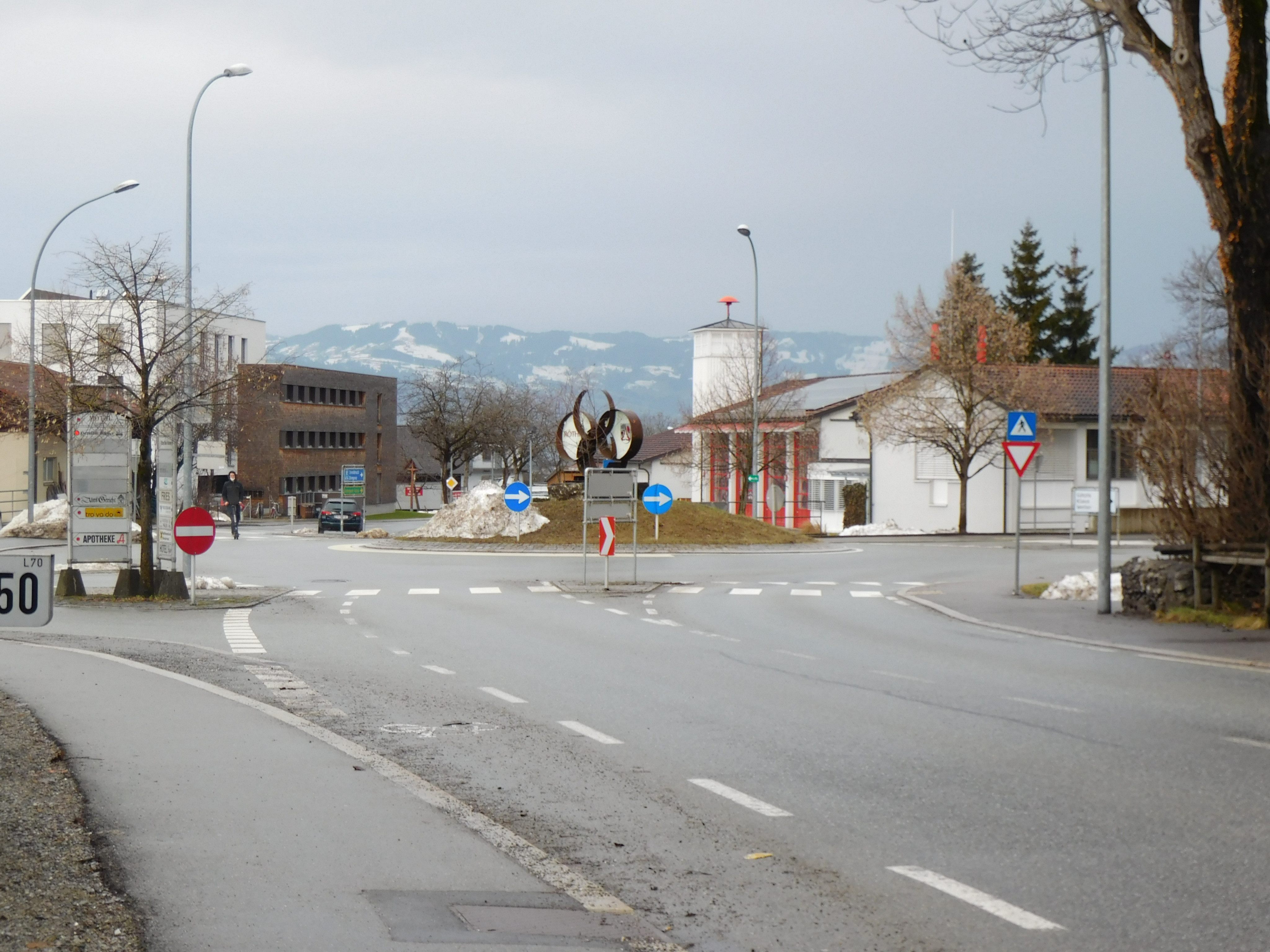 Ein Umbau beim Kreisverkehr in Röthis soll für mehr Verkehrssicherheit sorgen