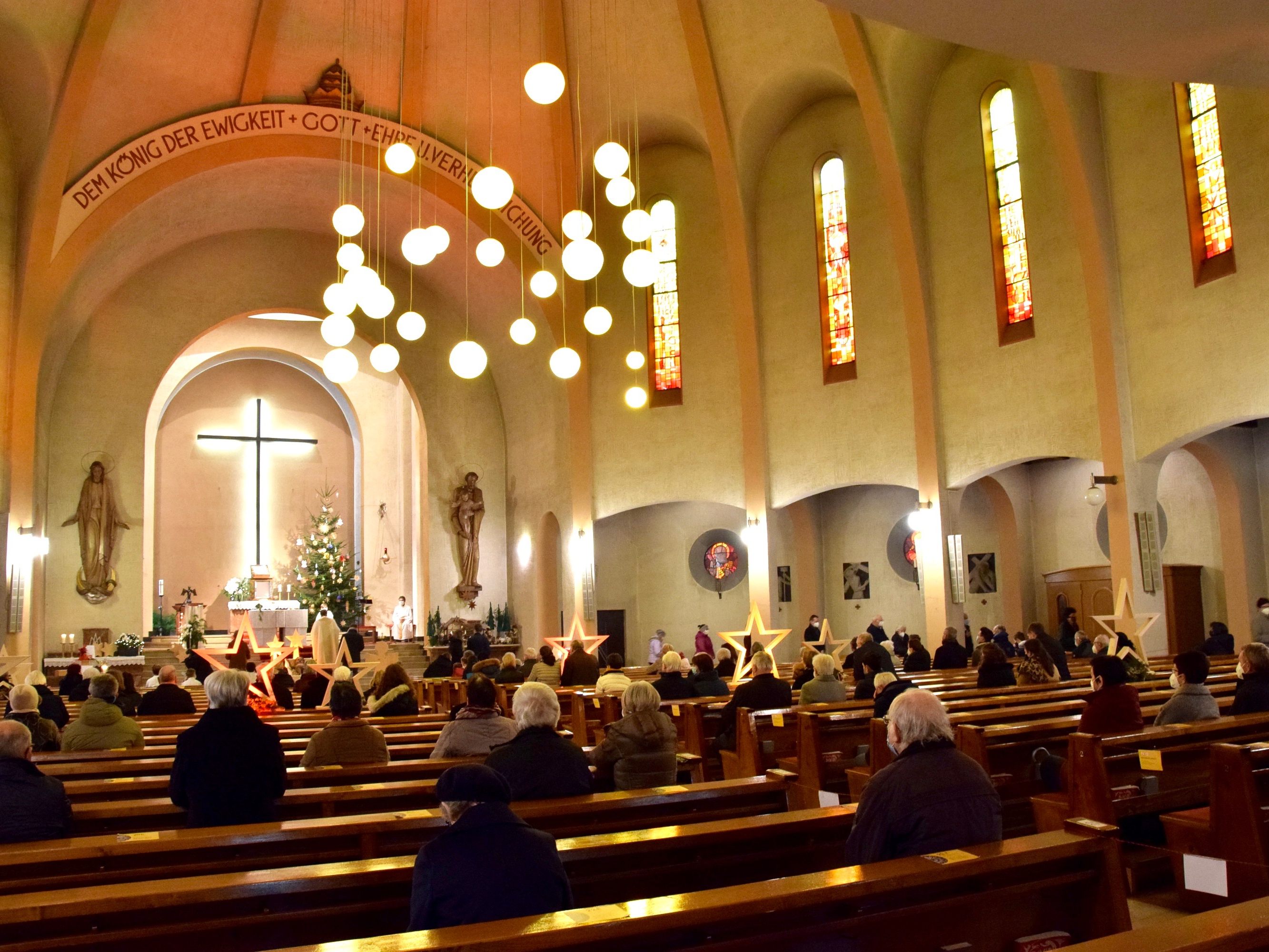 Der Tag Darstellung des Herrn (Mariä Lichtmess, 2. Februar) hat eine inhaltliche Verbindung mit dem Weihnachtsfestkreis (Bild aus der Heilig-Kreuz-Kirche Bludenz, Weihnachtsfestkreis 2020/2021. Der Tag Darstellung des Herrn (Mariä Lichtmess, 2. Februar) hat eine inhaltliche Verbindung mit dem Weihnachtsfestkreis (Bild aus der Heilig-Kreuz-Kirche Bludenz, Weihnachtsfestkreis 2020/2021.