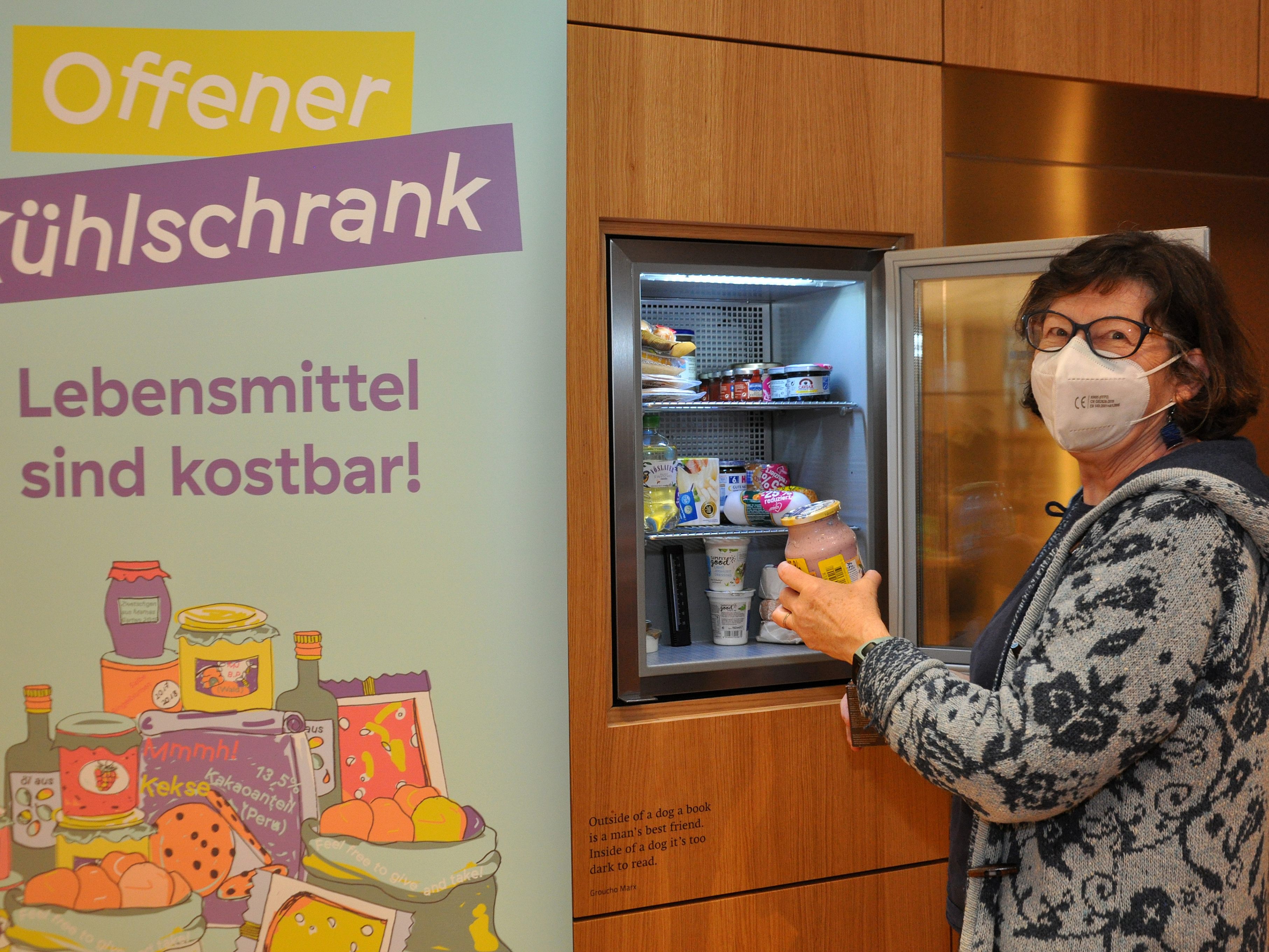 Seit Dienstag ist der offene Kühlschrank in der Stadtbibliothek Dornbirn wieder in Betrieb.