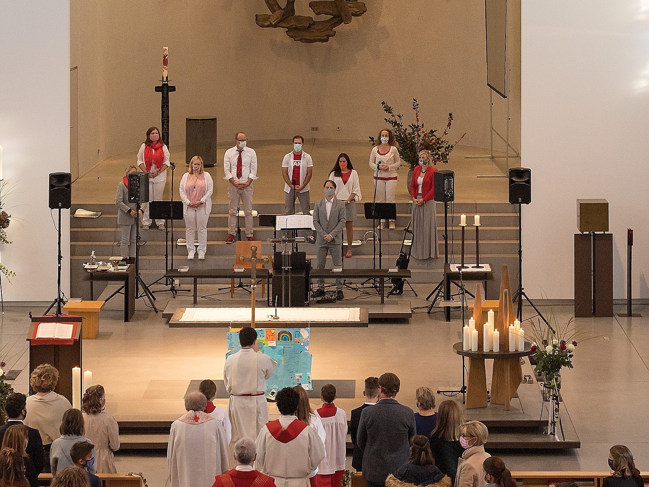 Musizieren mit Maske - ein befremdliches Gefühl für den SingRing Chor, der für seine Emotionen bekannt ist. Musizieren mit Maske - ein befremdliches Gefühl für den SingRing Chor, der für seine Emotionen bekannt ist.
