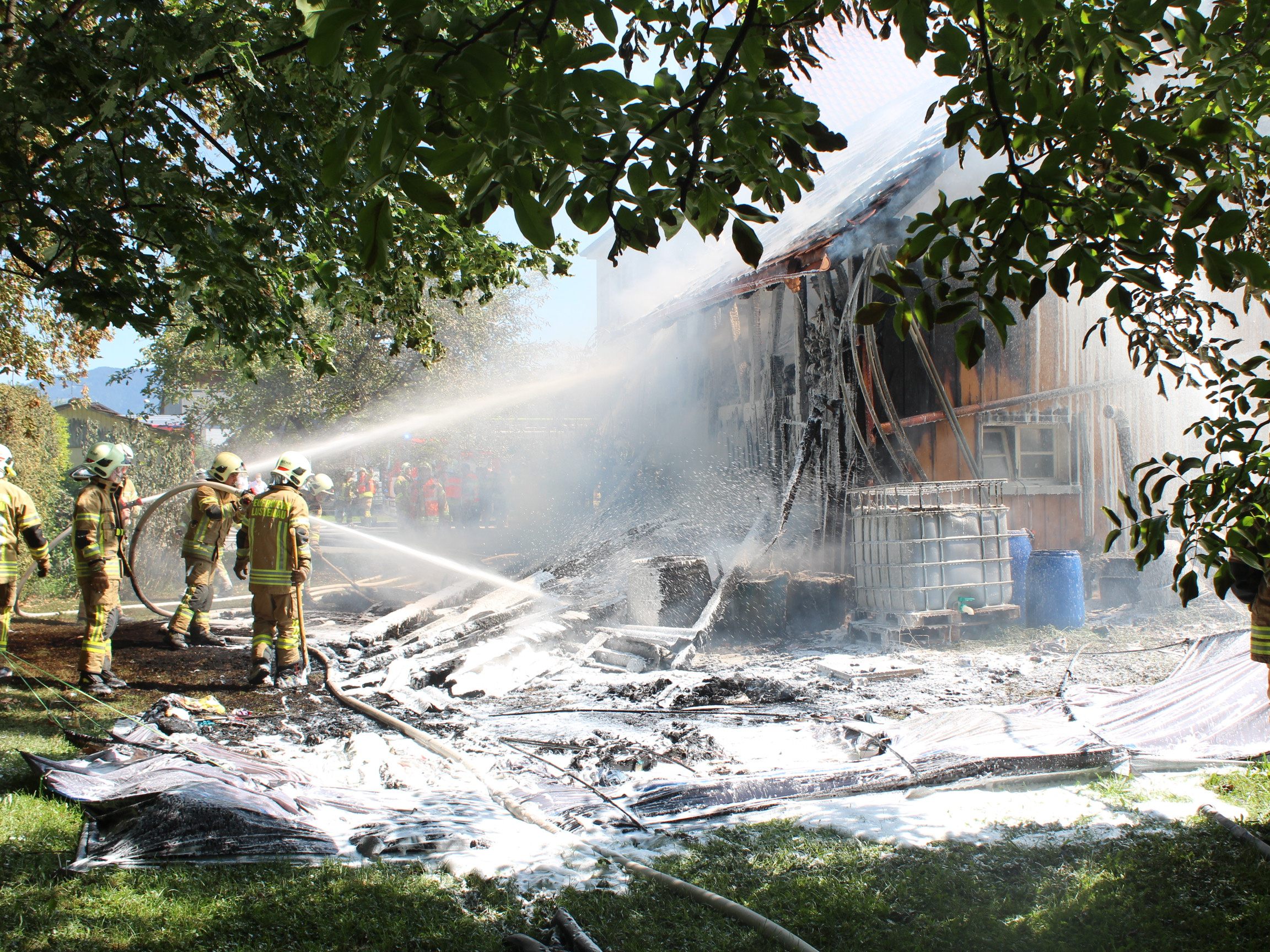 Im August löschte die Feuerwehr den Großbrand in der Weiherstraße.