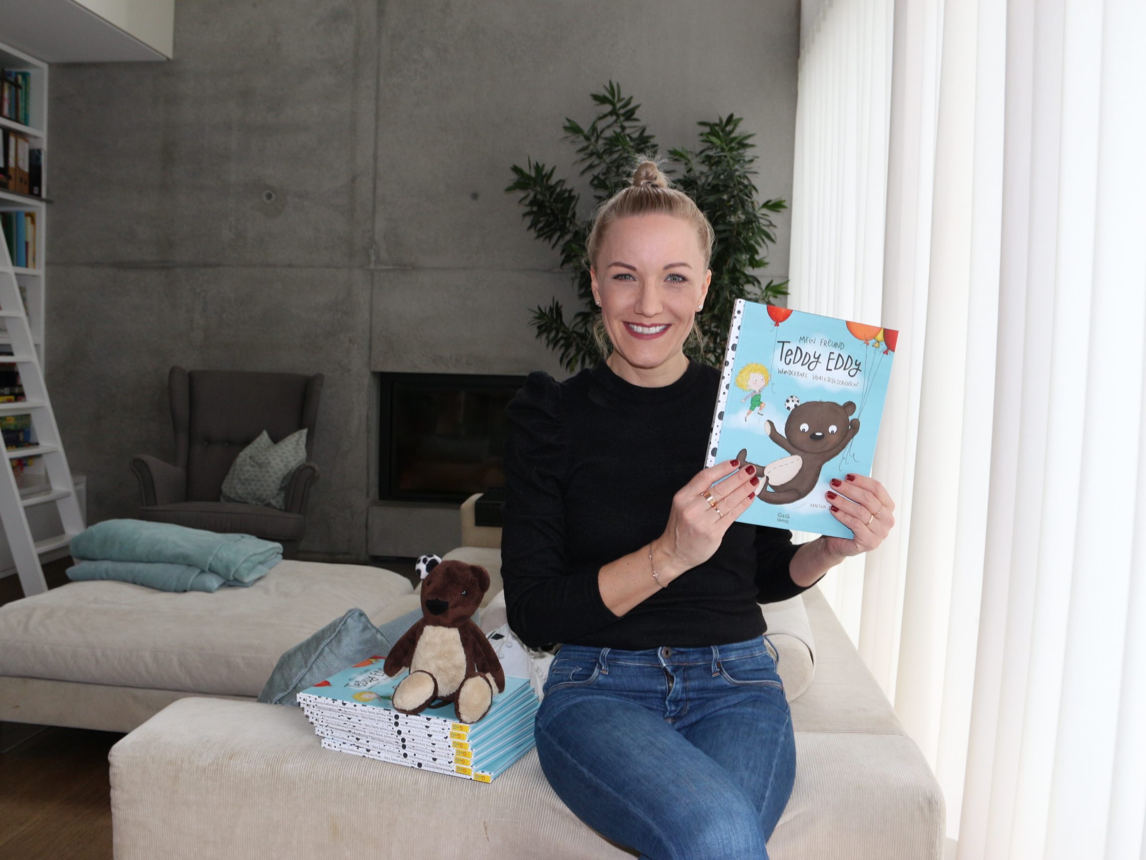 Ingrid Hofer präsentiert ihr neues Buch „Mein Freund Teddy Eddy – Wunderbare Vorlesegeschichten“. Ingrid Hofer präsentiert ihr neues Buch „Mein Freund Teddy Eddy – Wunderbare Vorlesegeschichten“.