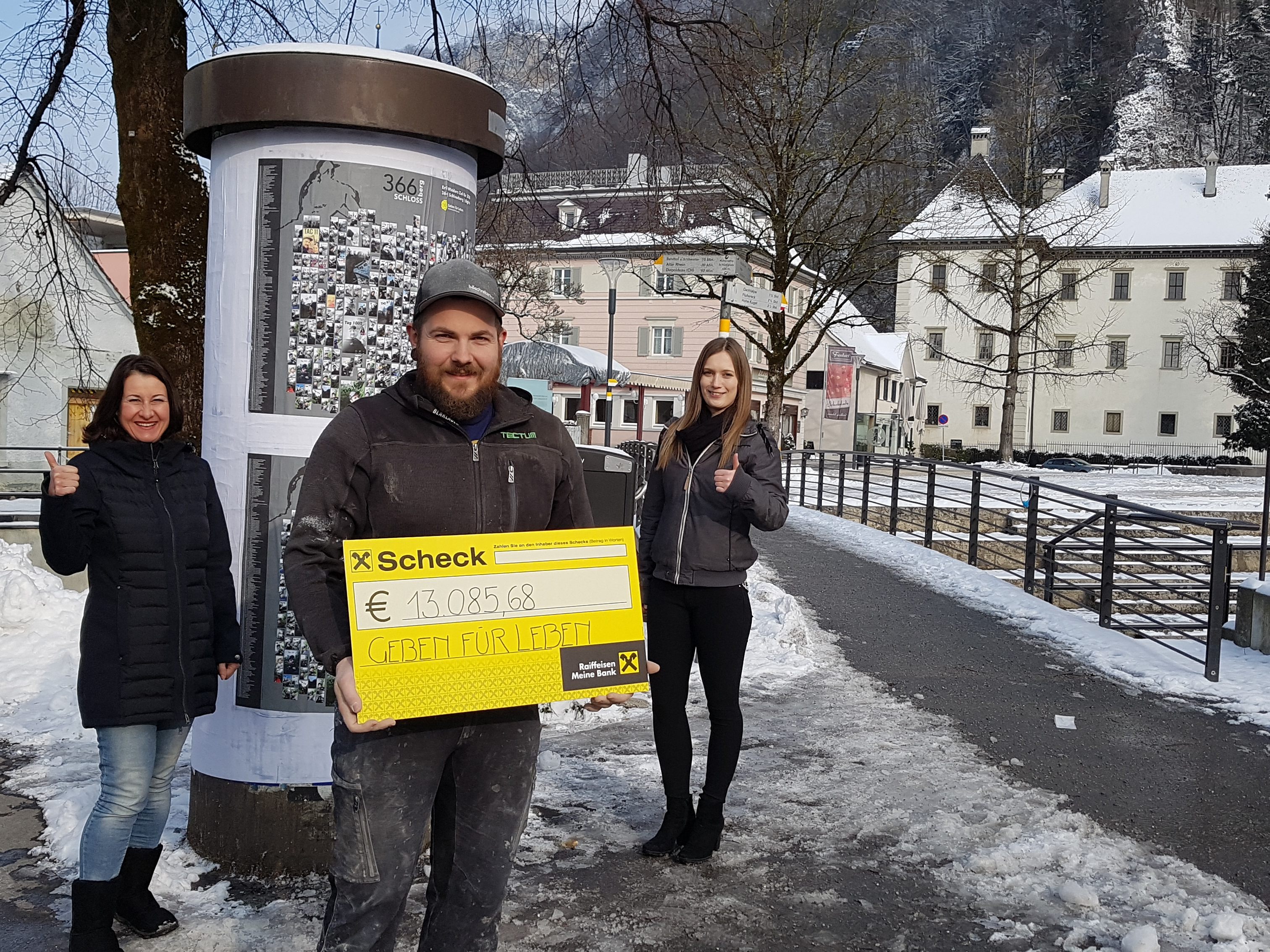 Erik Winkler mit Susanne Marosch und Grafikerin Daniela