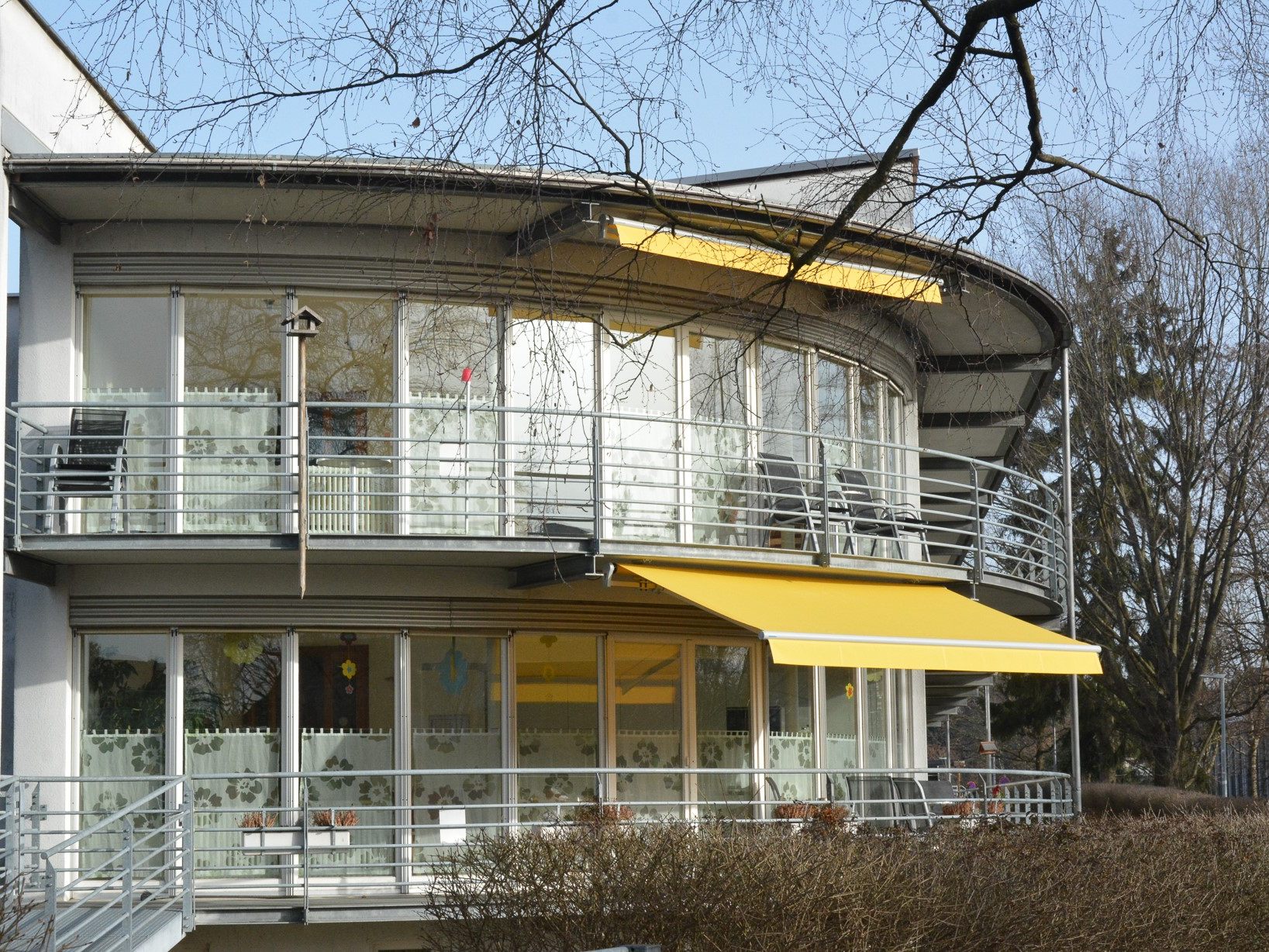 In den Seniorenhäusern gelten noch immer die verschärften Besuchsregelungen. Einmal pro Woche dürfen die Bewohner von einem Angehörigen besucht werden. In den Seniorenhäusern gelten noch immer die verschärften Besuchsregelungen. Einmal pro Woche dürfen die Bewohner von einem Angehörigen besucht werden.