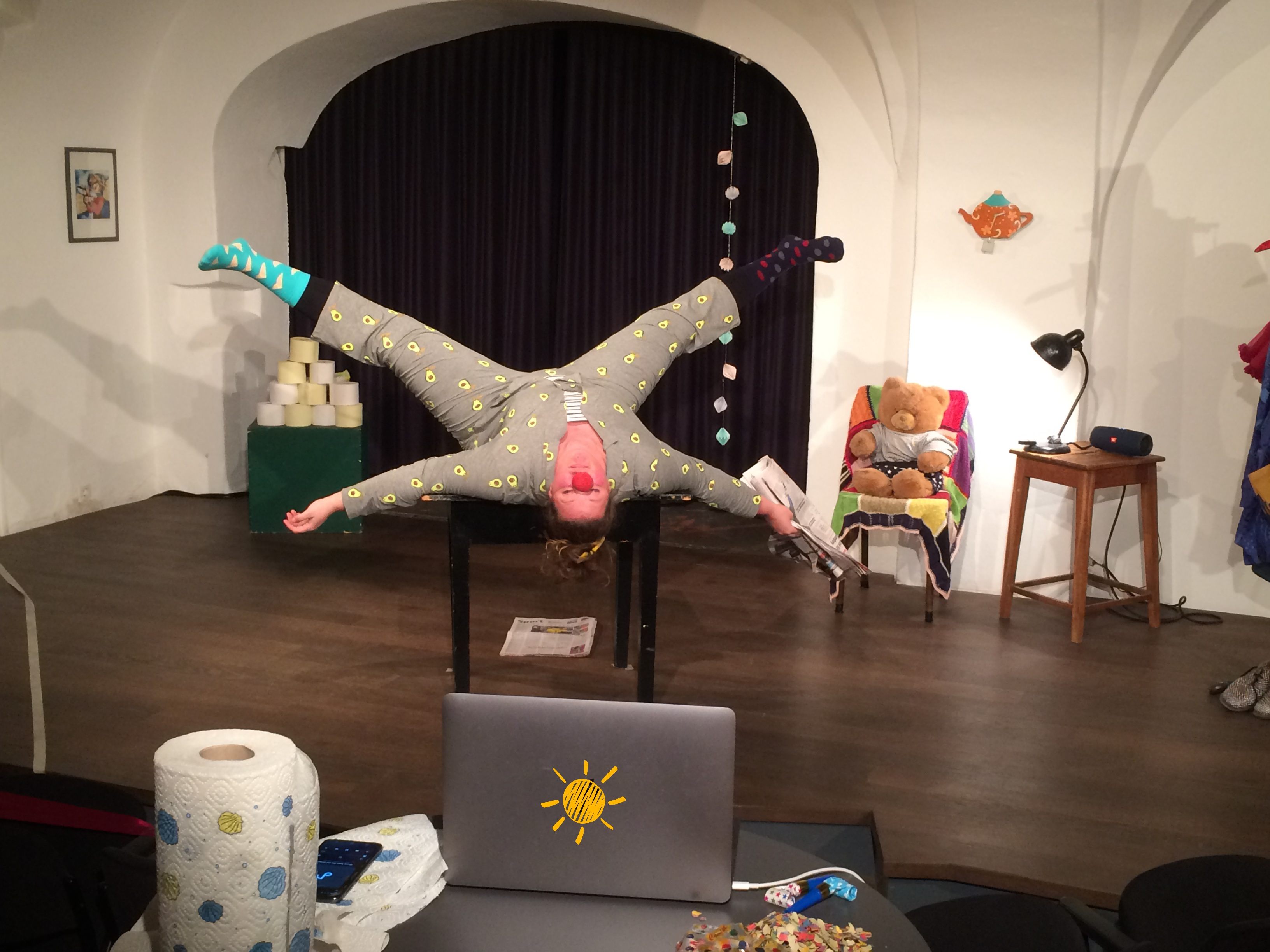 Ein Highlight des Semesterferienprogramms, das für herzhaftes Kinderlachen sorgte: Die Clownshow „Lillilu lädt ein“ Ein Highlight des Semesterferienprogramms, das für herzhaftes Kinderlachen sorgte: Die Clownshow „Lillilu lädt ein“