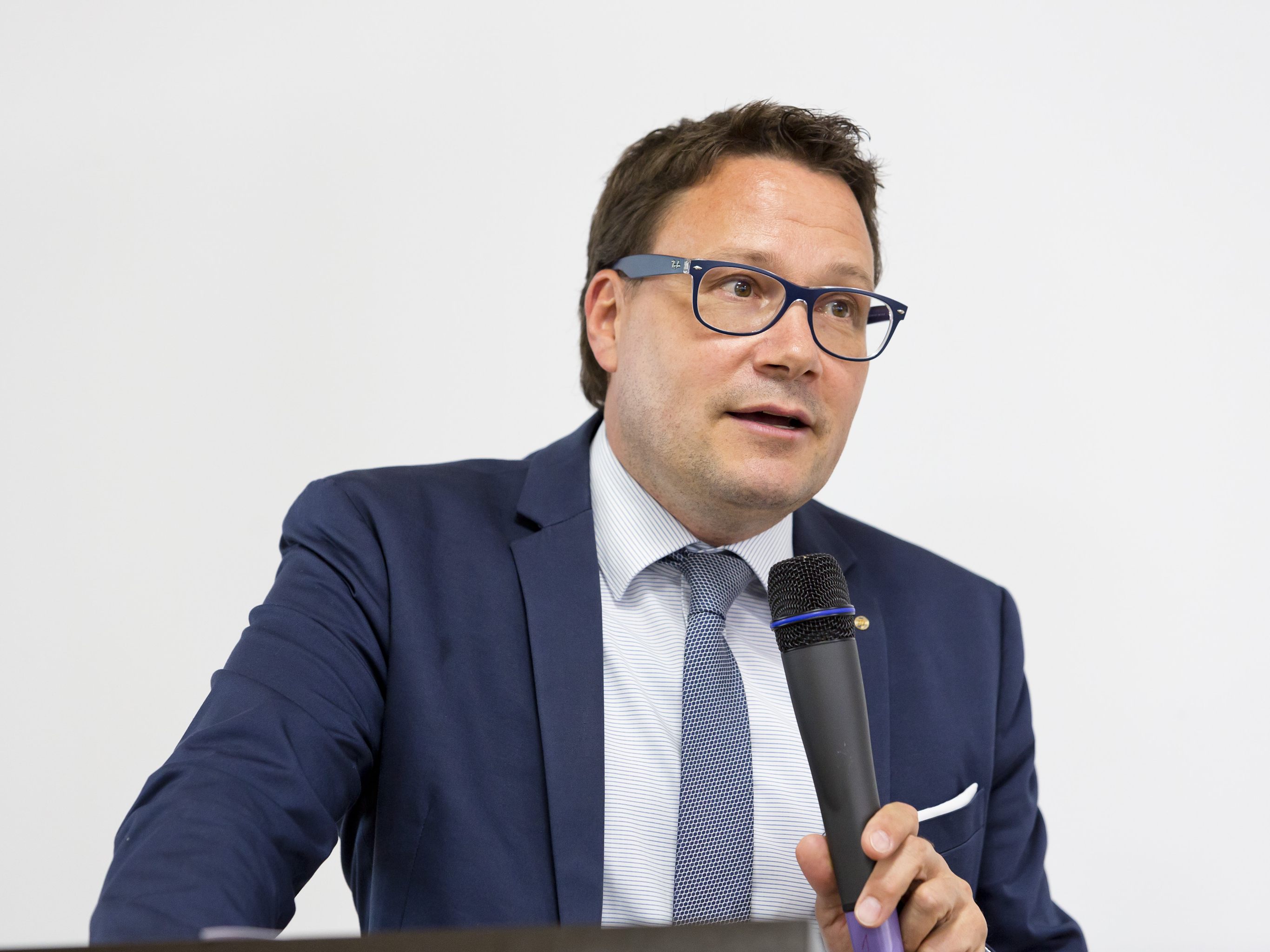 Stefan Fischnaller, Vorsitzender der ARGE Vbg. Erwachsenenbildung: Die ARGE ist entrüstet, verwundert und verärgert über diese Vorgehensweise der AK.