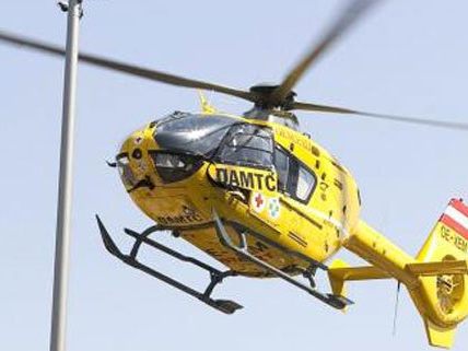 Die nach dem Rodelunfall verletzte Wienerin wurde per Hubschrauber in ein Krankenhaus geflogen.