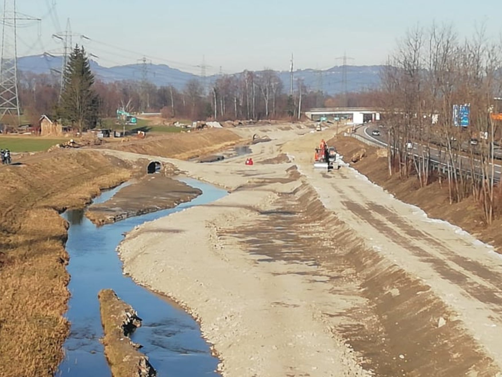 Am Emmebach laufen die Arbeiten zur Renaturierung auf Hochtouren