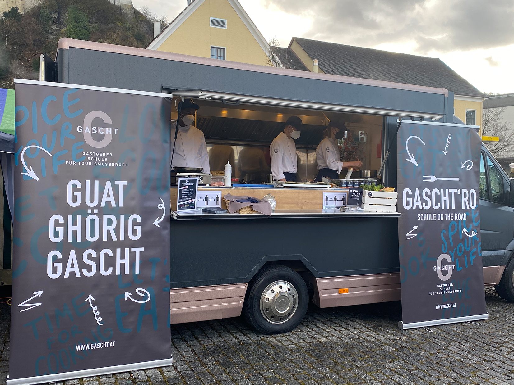 Die GASCHT SchülerInnen kommen mit dem Foodtruck zum Bludenzer Markt. Die GASCHT SchülerInnen kommen mit dem Foodtruck zum Bludenzer Markt.