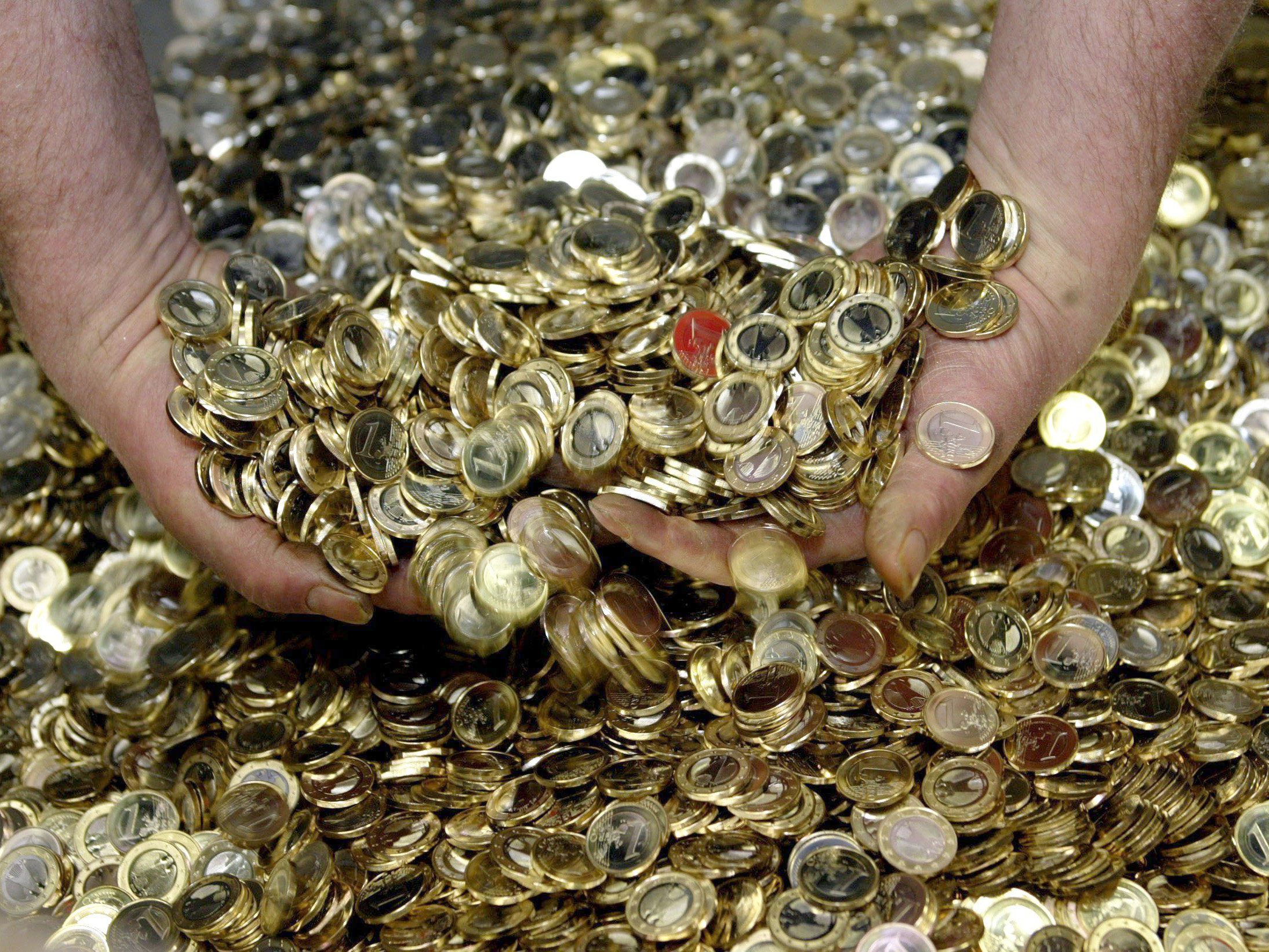 Die Sofort-Hilfsmaßnahmen in Österreich betragen rund 50 Milliarden Euro. Die Sofort-Hilfsmaßnahmen in Österreich betragen rund 50 Milliarden Euro.