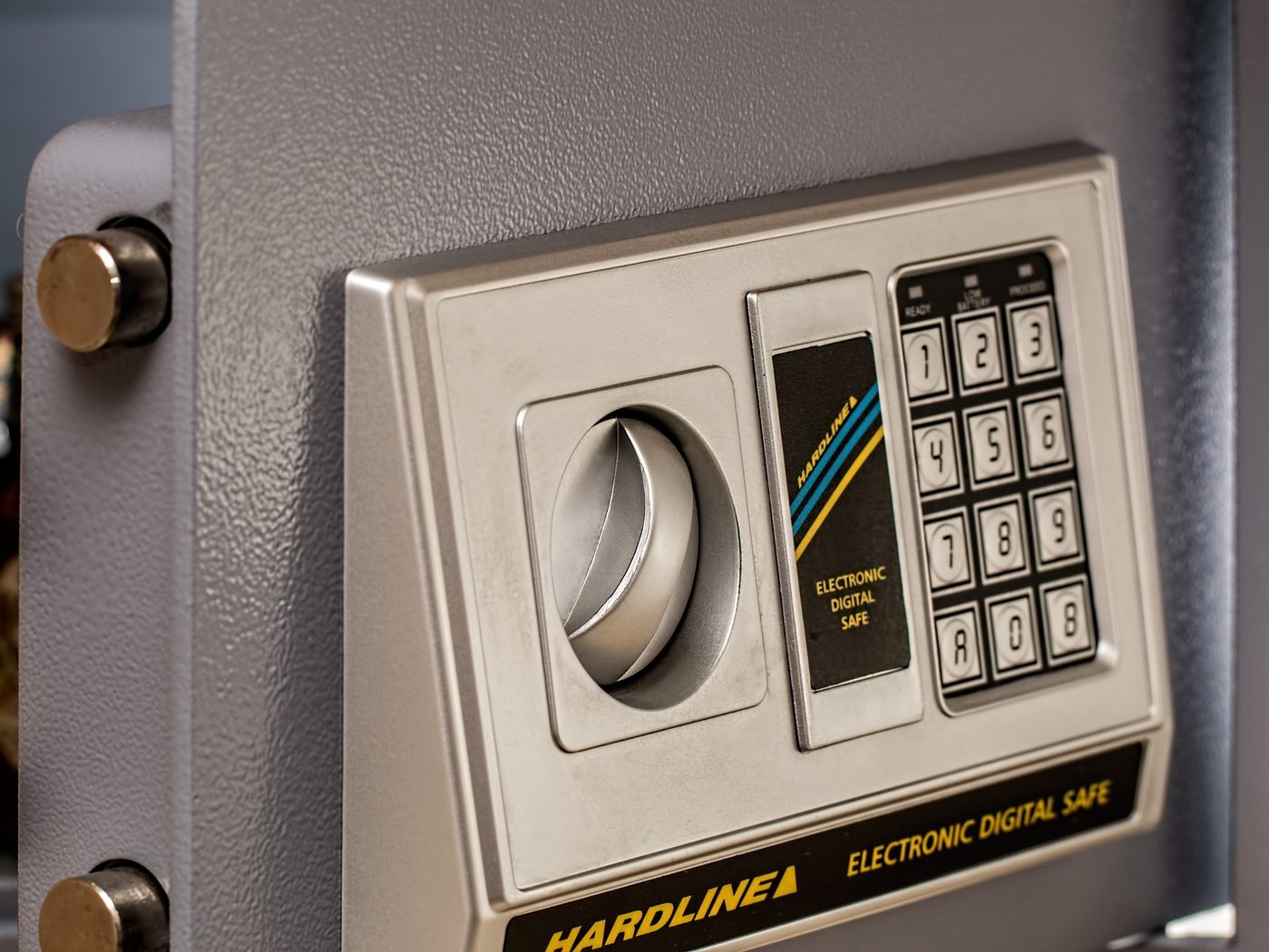 Der Niederösterreicher raubte Bargeld und Schmuck aus dem Tresor.