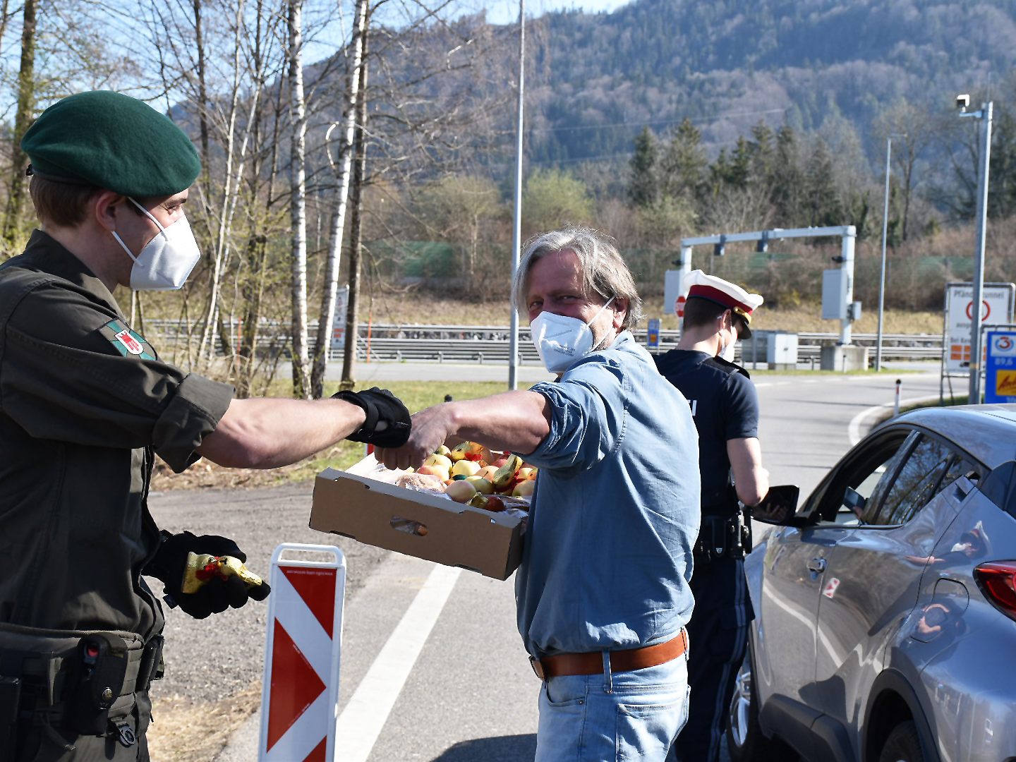 BM Dr. Frank Matt bedankt sich bei den Kontrollposten BM Dr. Frank Matt bedankt sich bei den Kontrollposten