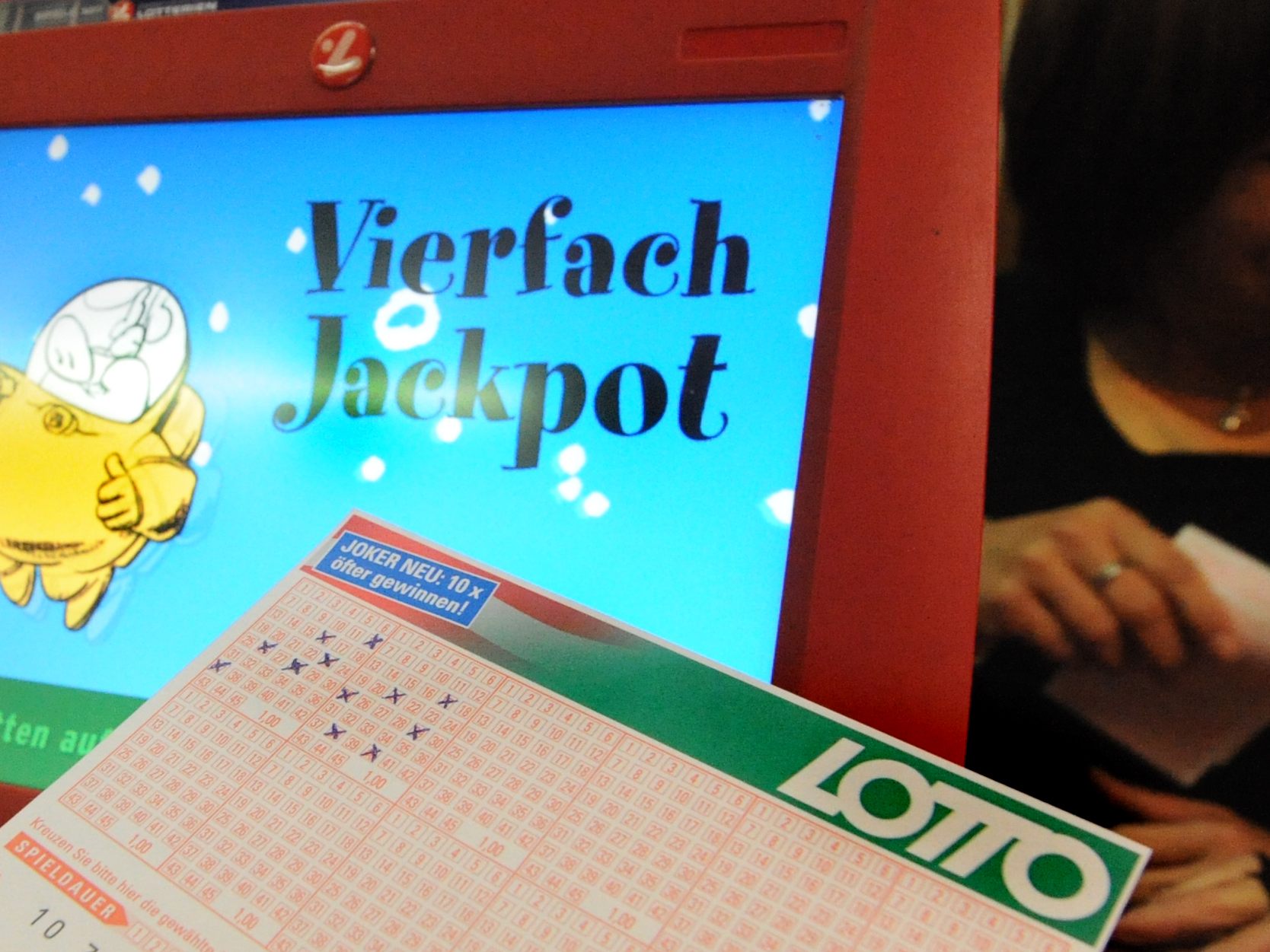 4,6 Millionen locken am Sonntag beim Lotto-Vierfachjackpot. 4,6 Millionen locken am Sonntag beim Lotto-Vierfachjackpot.